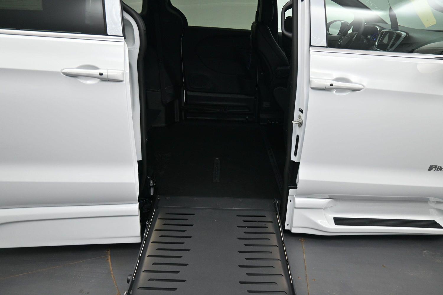 New 2027 Chrysler Pacifica Select