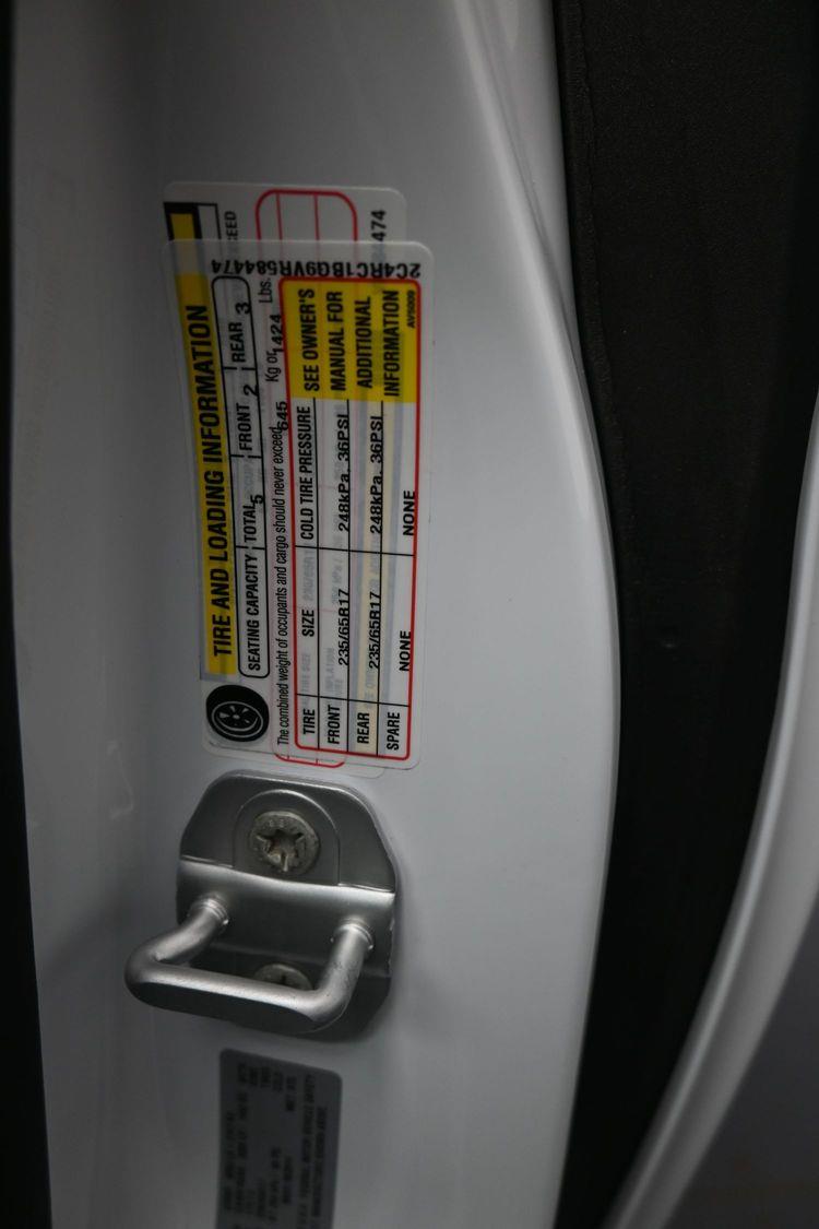 New 2027 Chrysler Pacifica Select