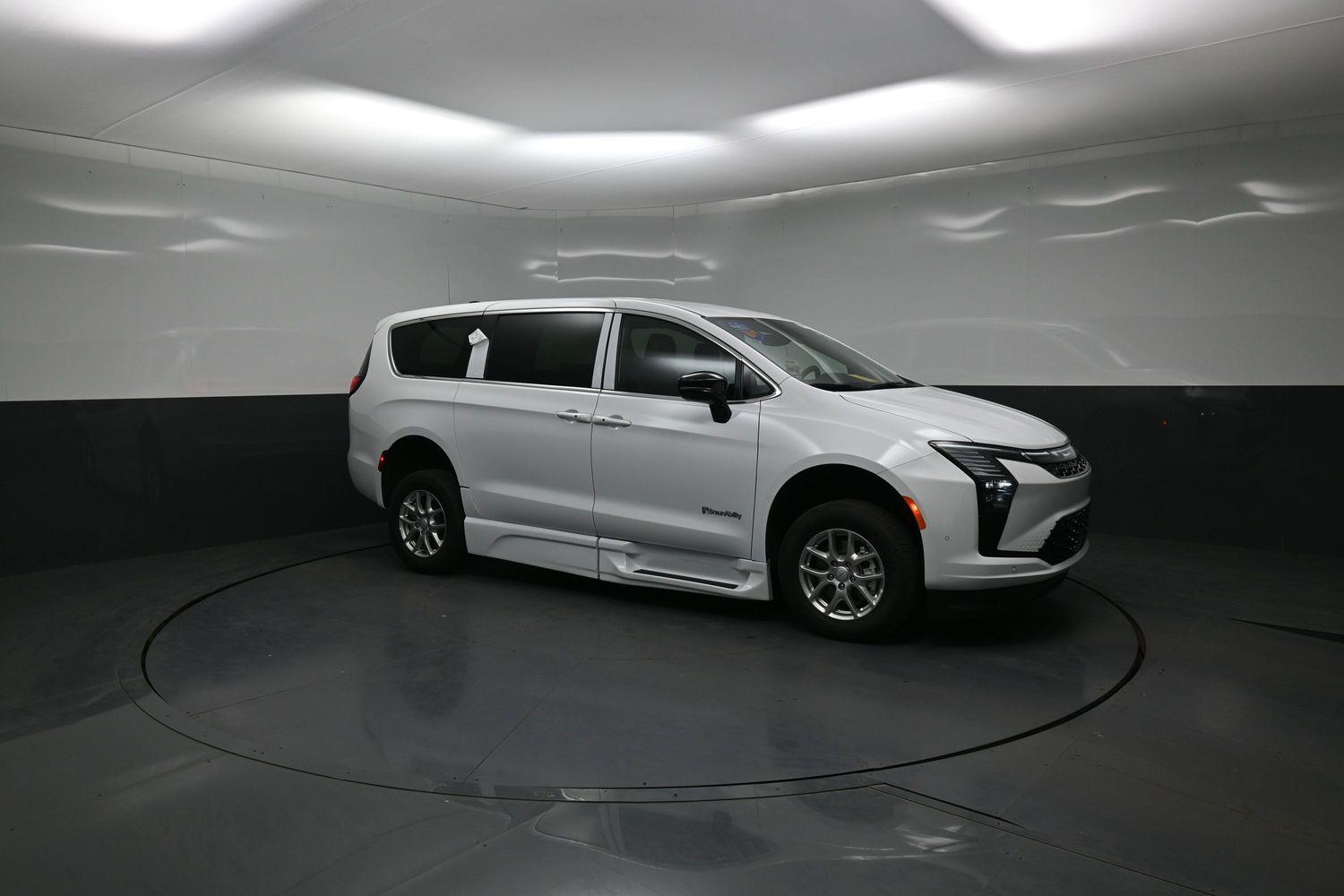 New 2027 Chrysler Pacifica Select