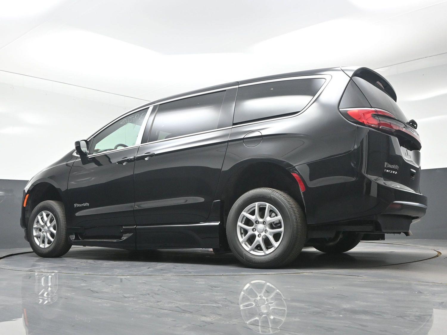 New 2027 Chrysler Pacifica Select