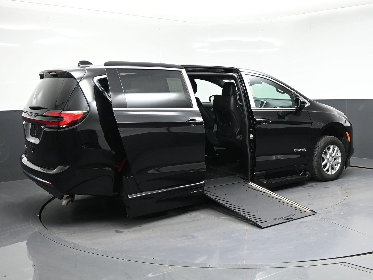 New 2027 Chrysler Pacifica Select