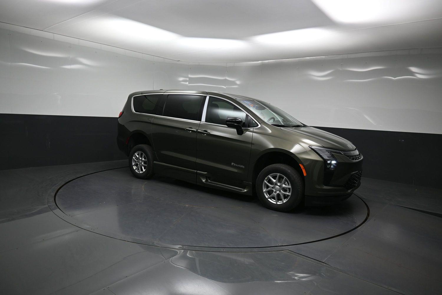 New 2027 Chrysler Pacifica Select