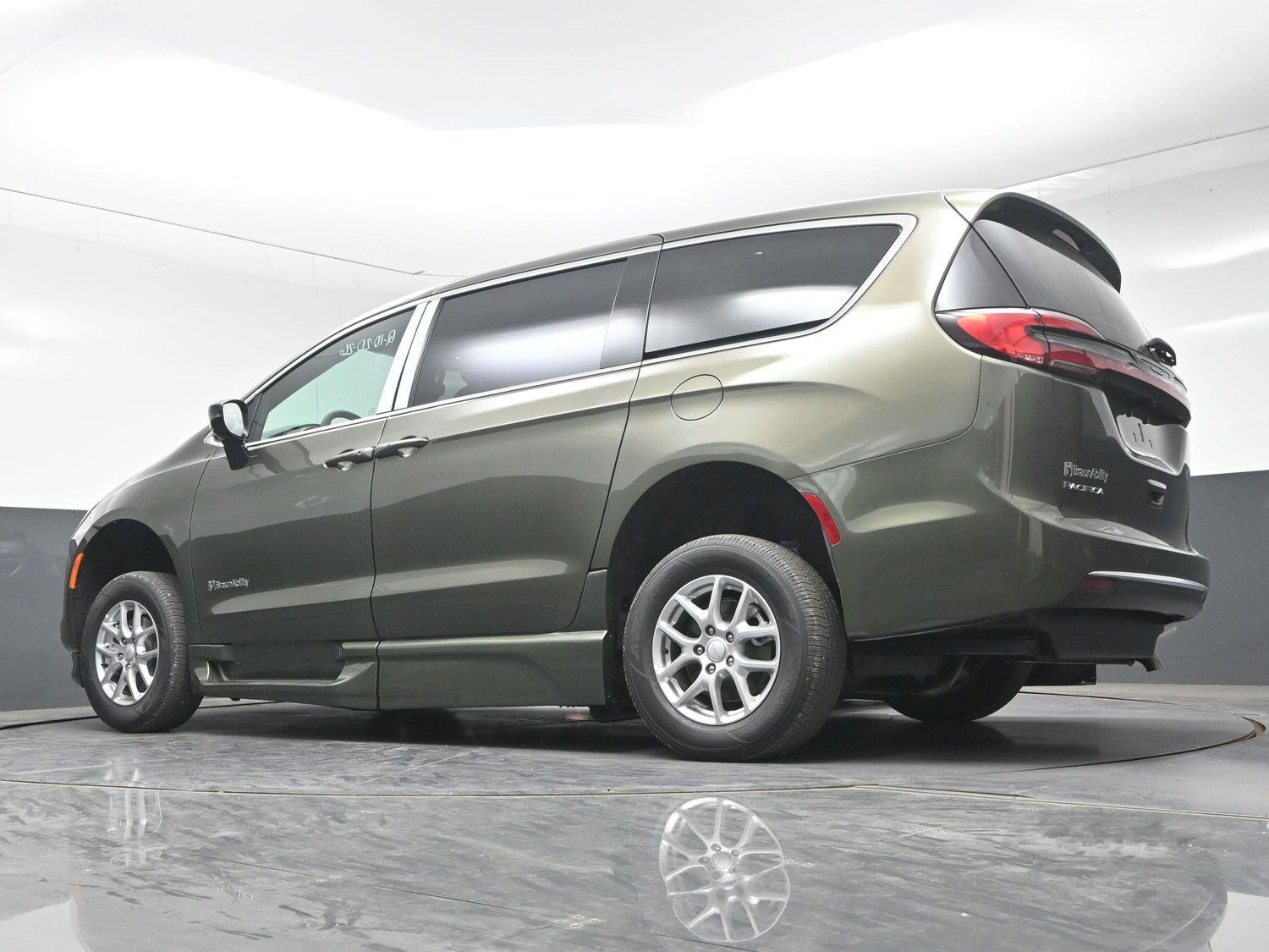 New 2027 Chrysler Pacifica Select