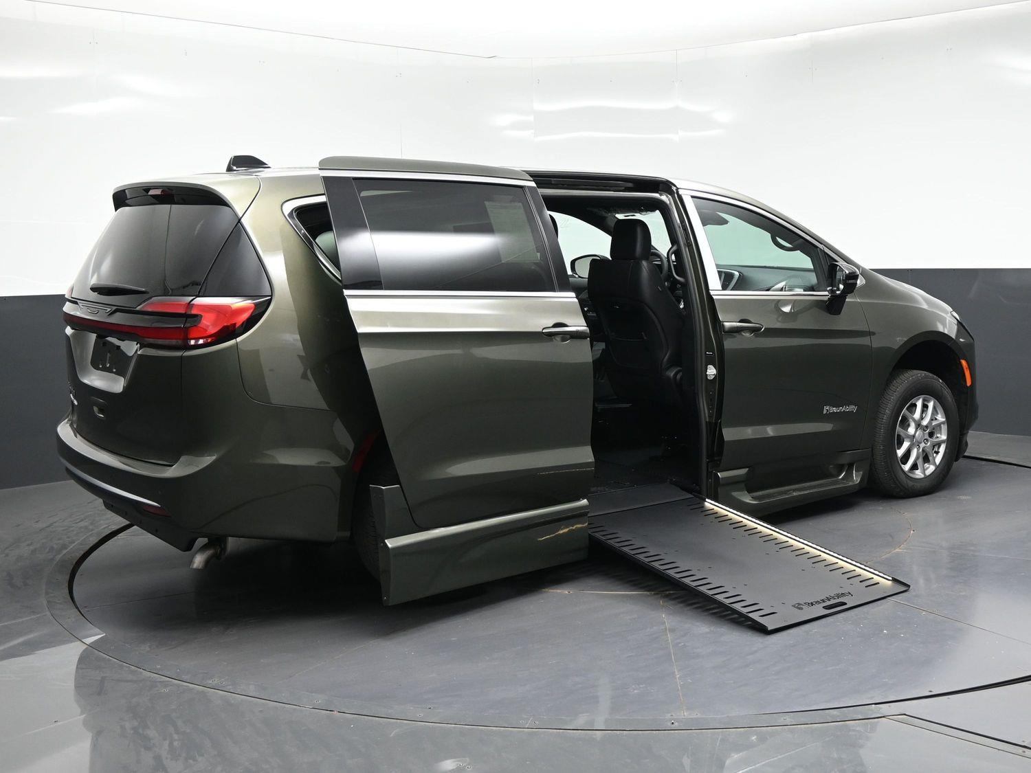 New 2027 Chrysler Pacifica Select
