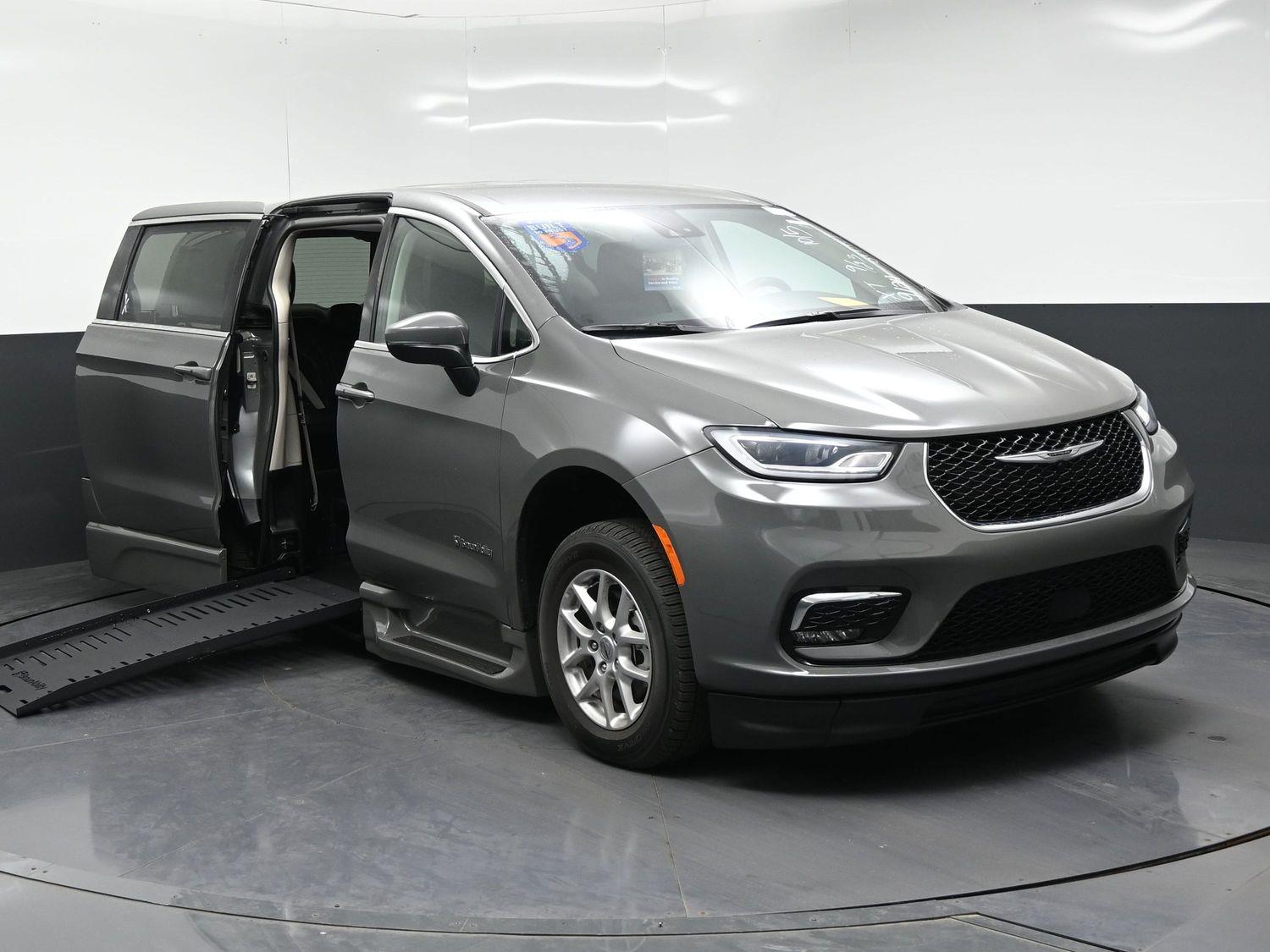 Pre-Owned 2023 Chrysler Pacifica Touring L