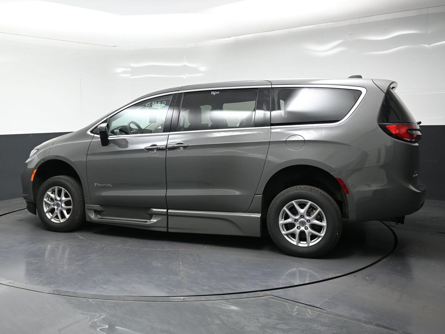 Pre-Owned 2023 Chrysler Pacifica Touring L