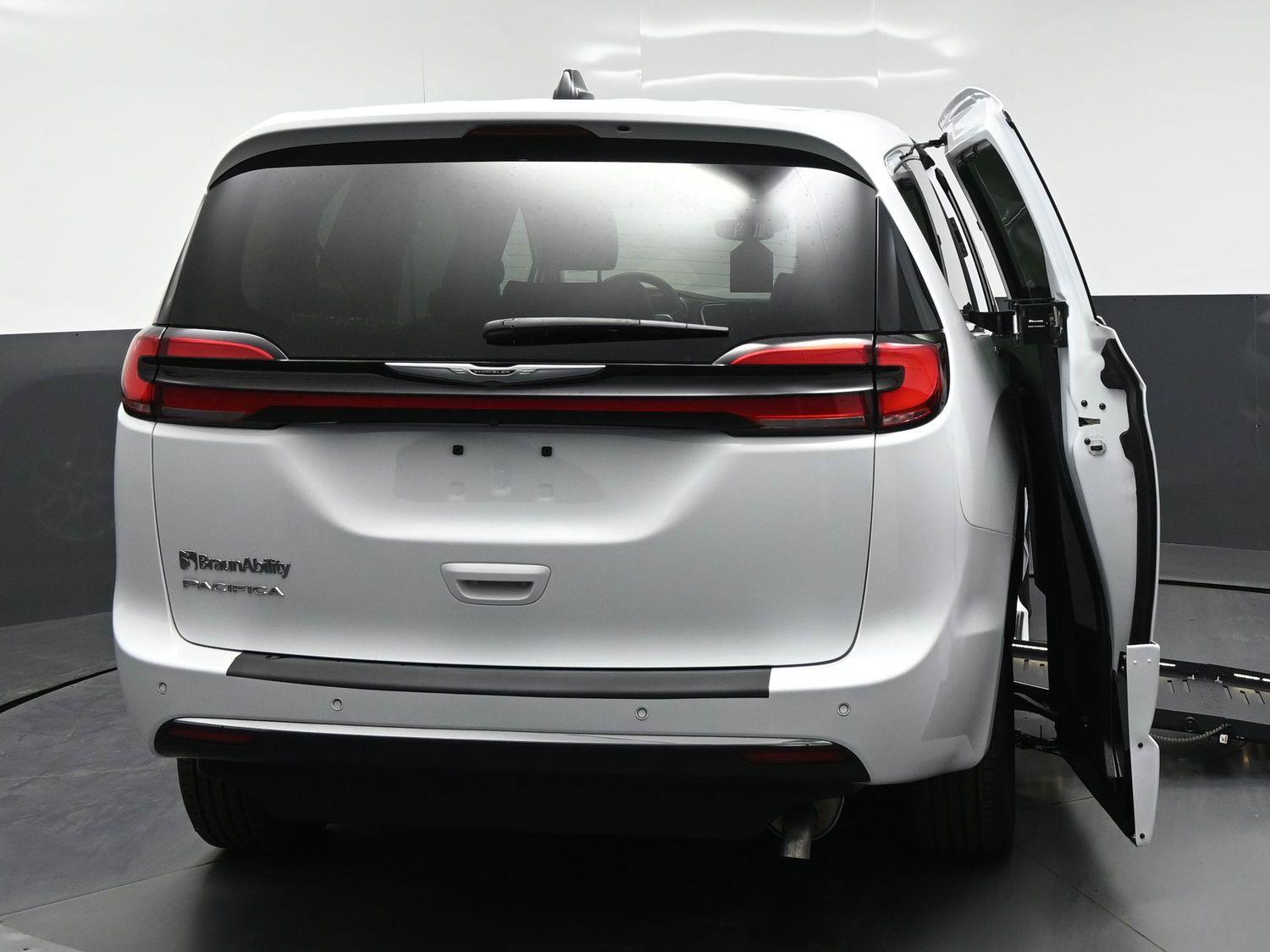 Certified Pre-Owned 2024 Chrysler Pacifica Touring L