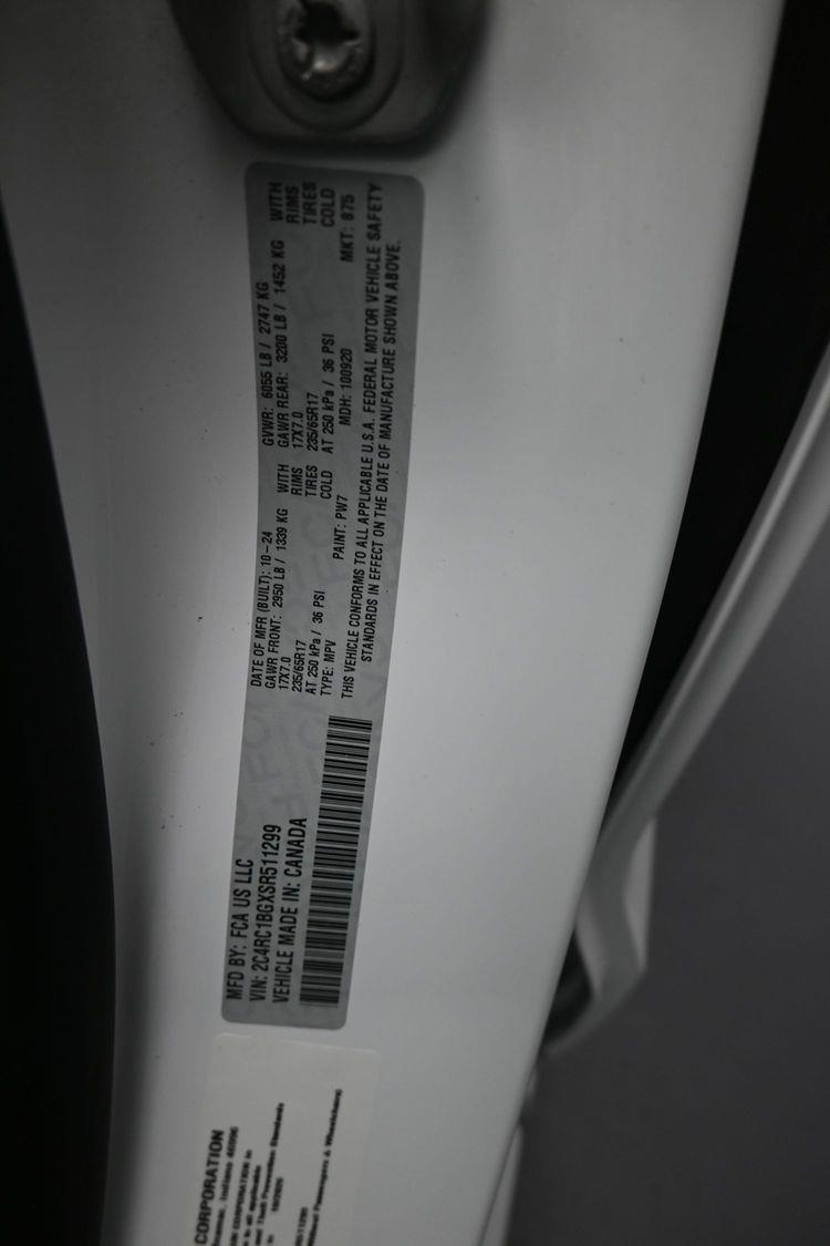 Certified Pre-Owned 2025 Chrysler Pacifica Select