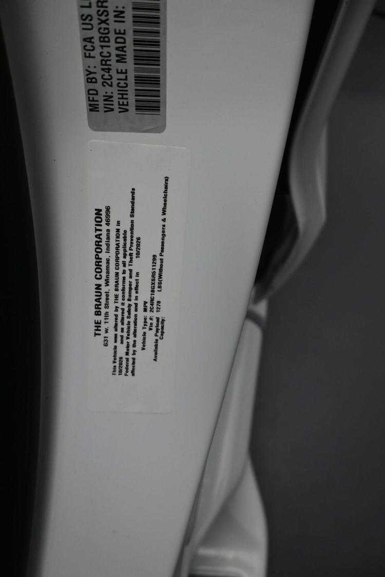 Certified Pre-Owned 2025 Chrysler Pacifica Select