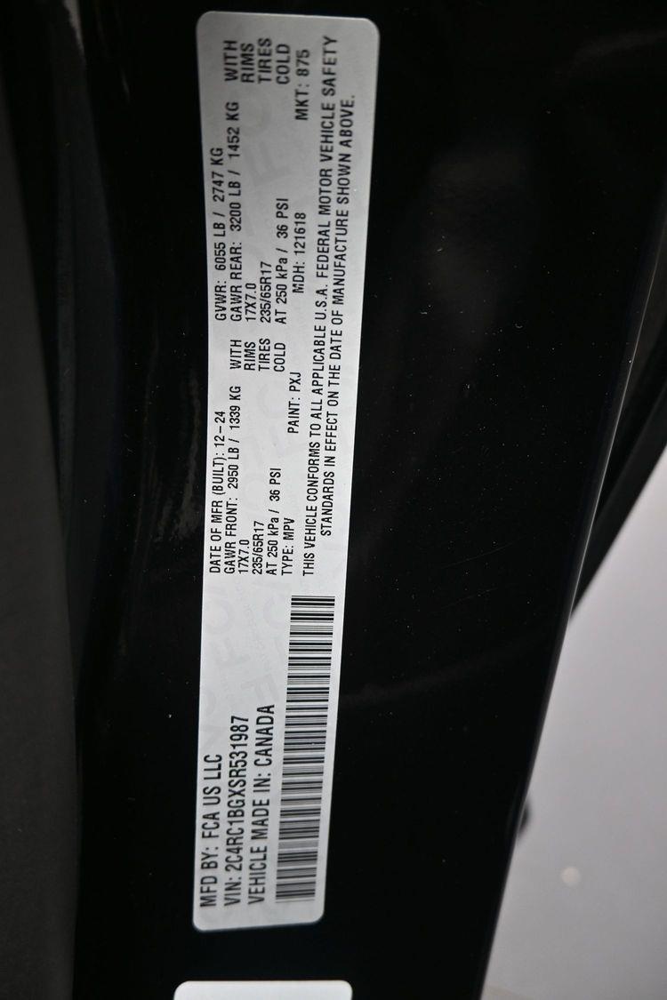 Certified Pre-Owned 2025 Chrysler Pacifica Select