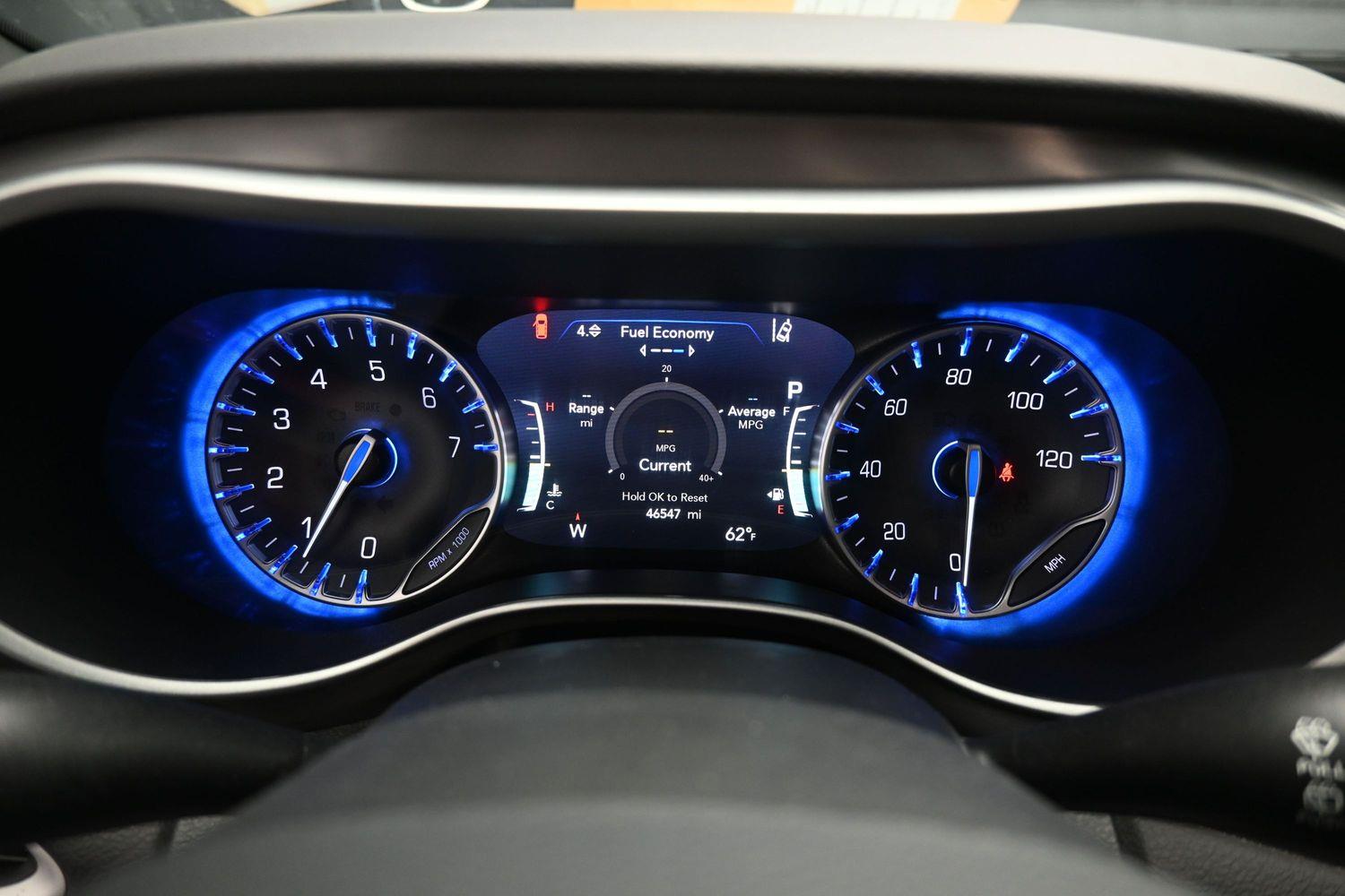 Certified Pre-Owned 2025 Chrysler Pacifica Select