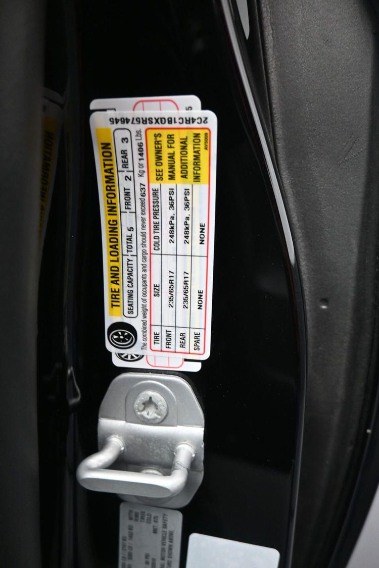 Certified Pre-Owned 2025 Chrysler Pacifica Select