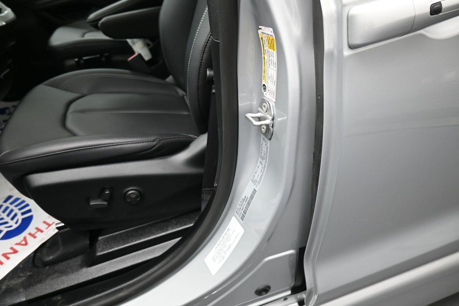 New 2026 Chrysler Pacifica Select Safety