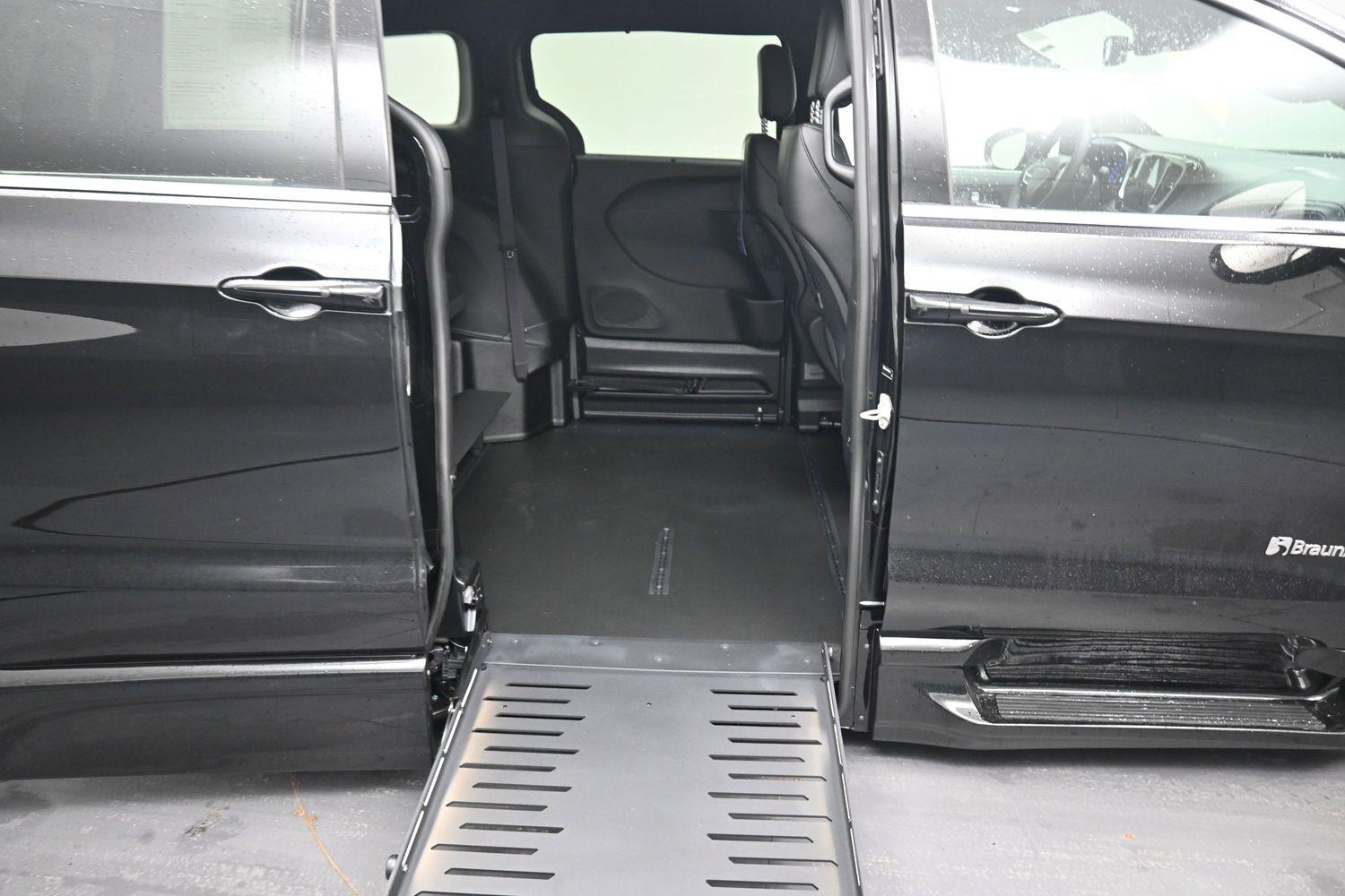 New 2027 Chrysler Pacifica Select