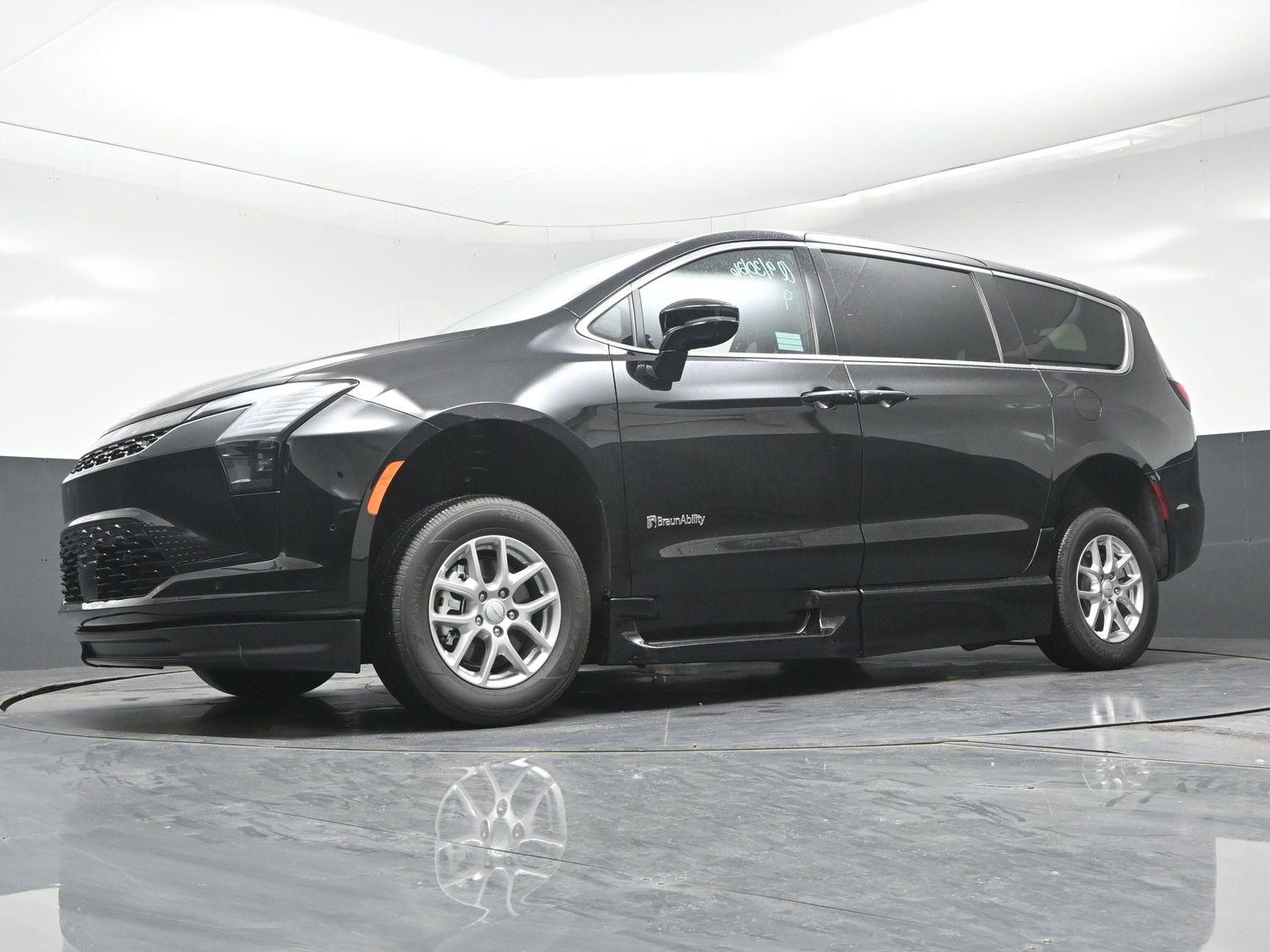 New 2027 Chrysler Pacifica Select