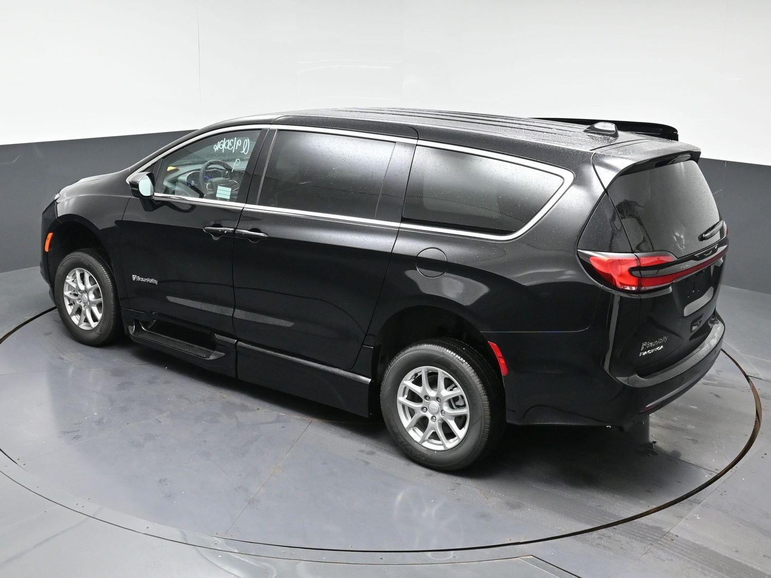 New 2027 Chrysler Pacifica Select