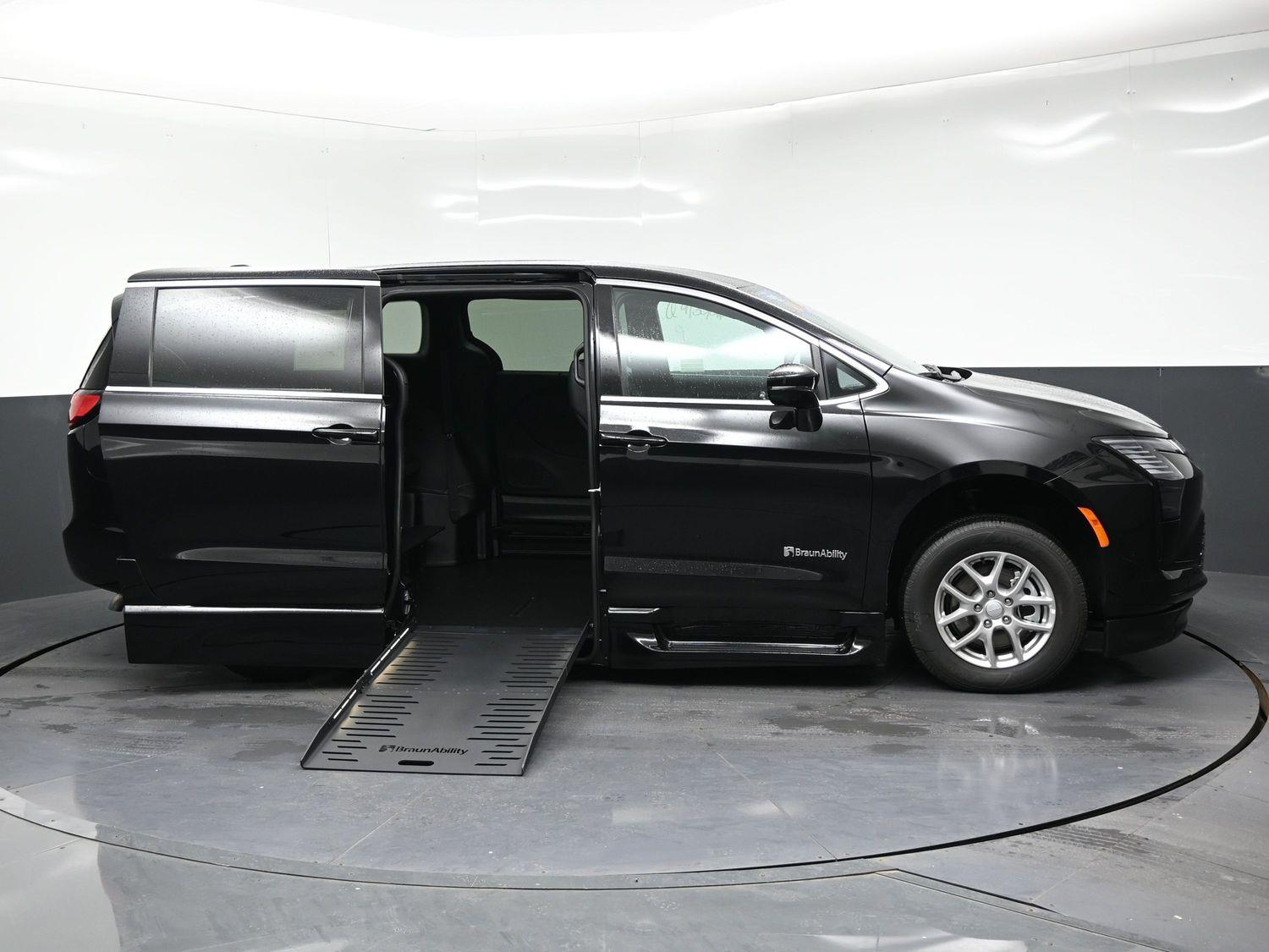 New 2027 Chrysler Pacifica Select