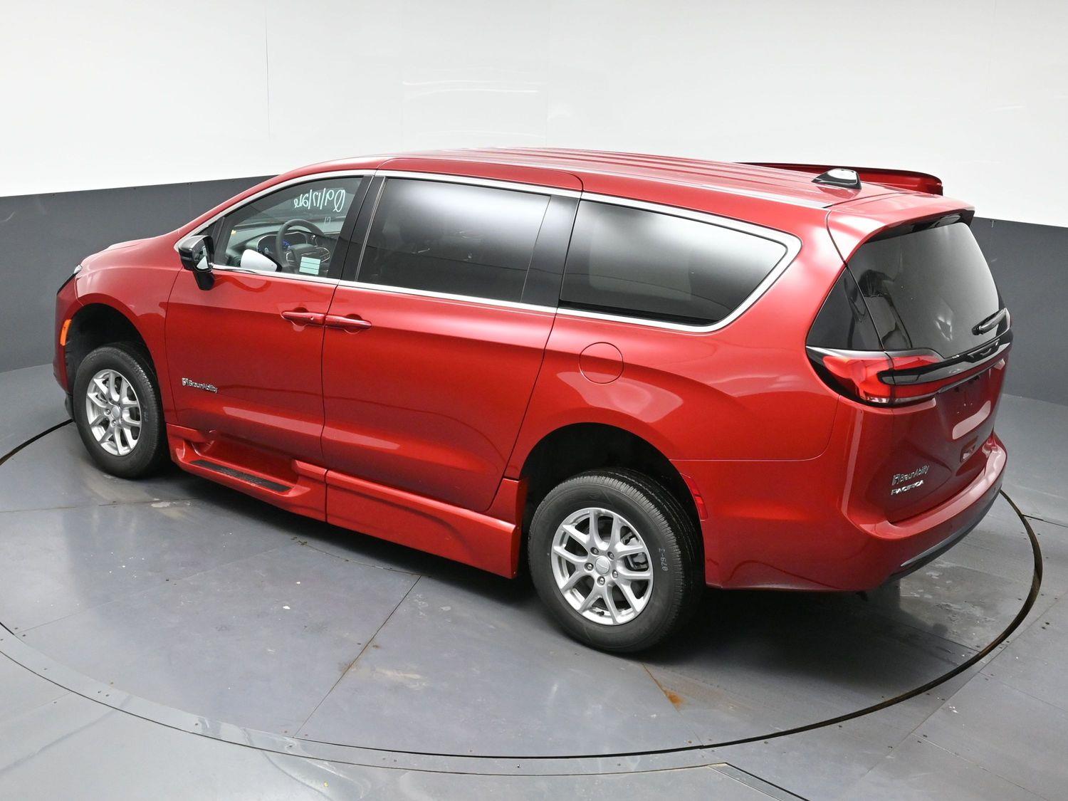 New 2027 Chrysler Pacifica Select