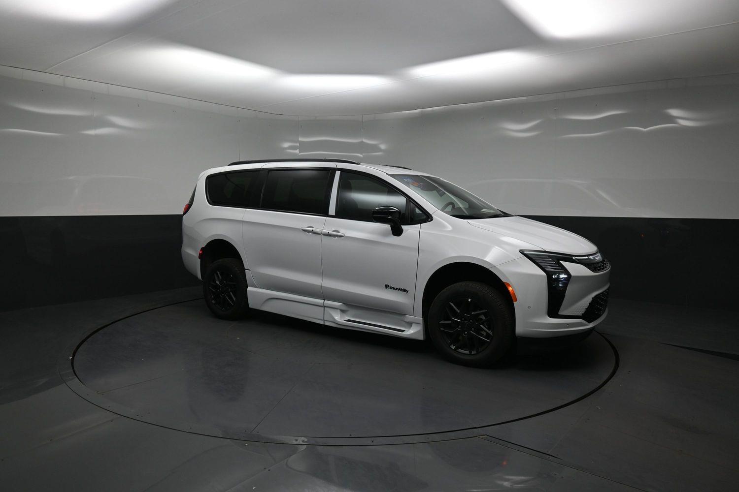 New 2027 Chrysler Pacifica Select