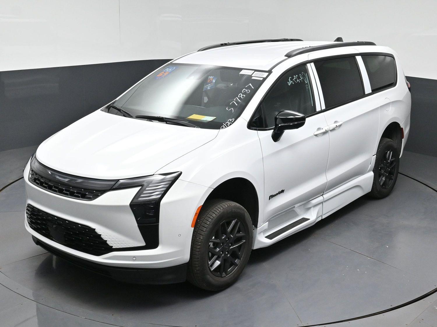 New 2027 Chrysler Pacifica Select