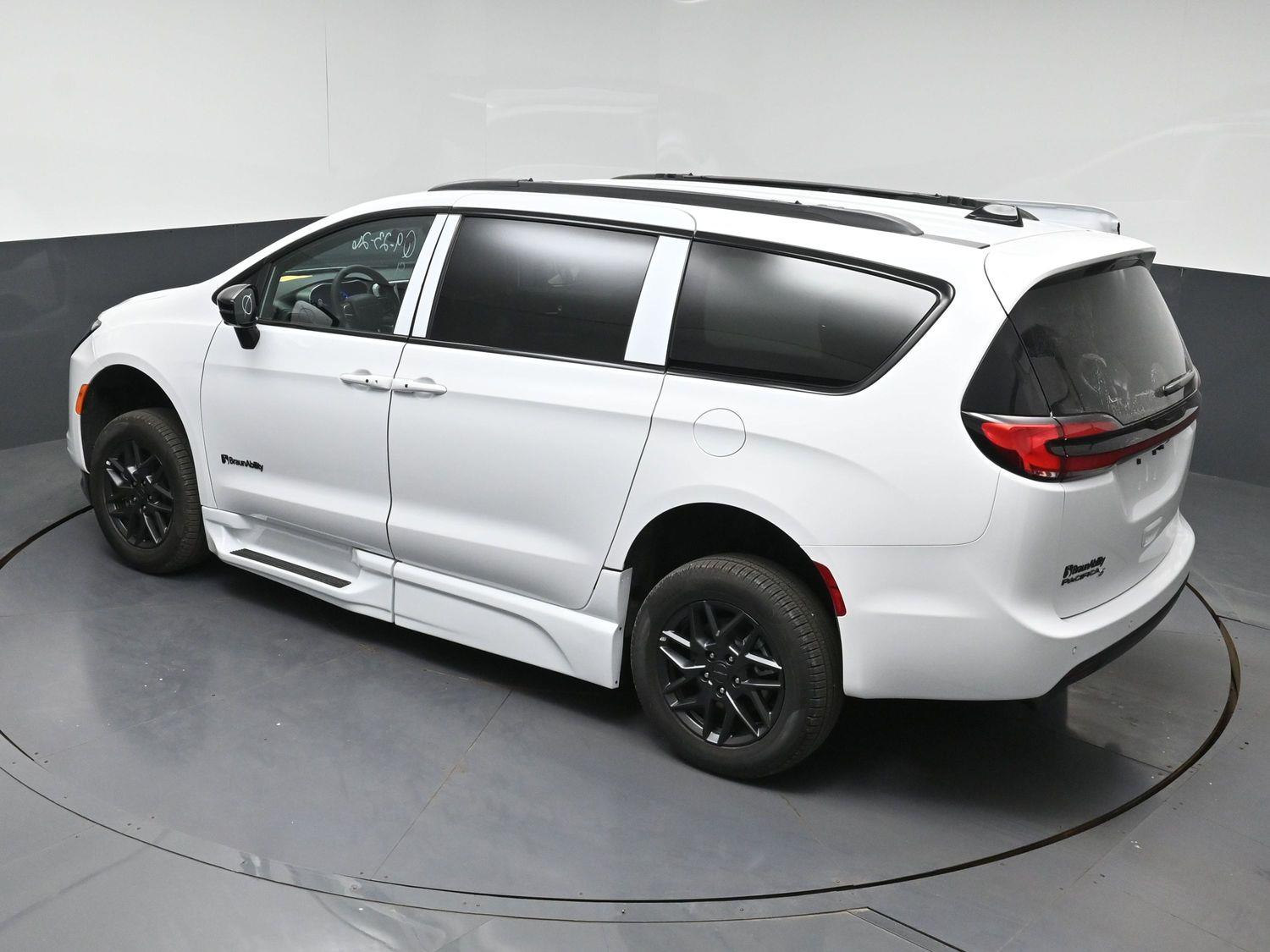 New 2027 Chrysler Pacifica Select
