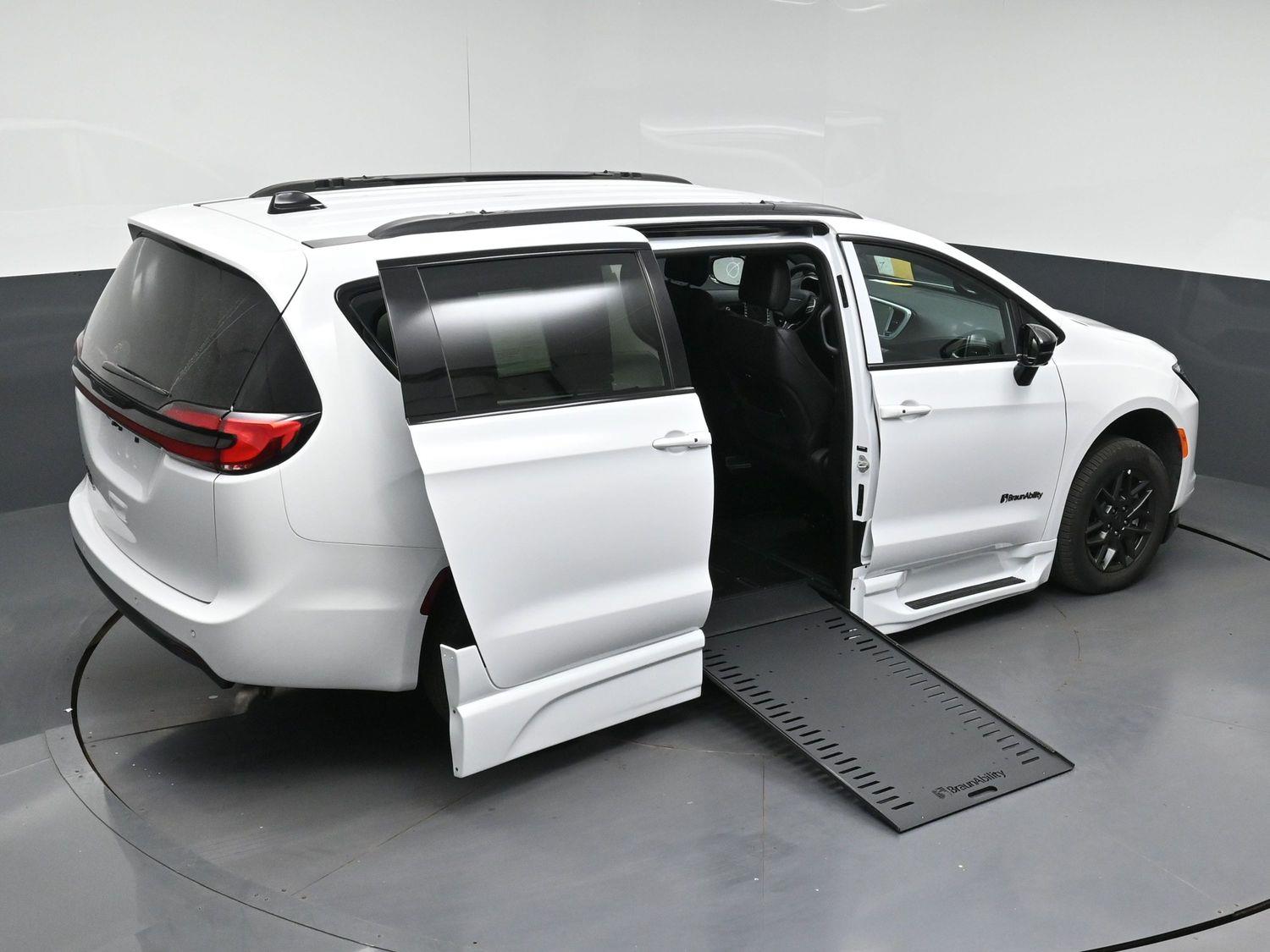 New 2027 Chrysler Pacifica Select