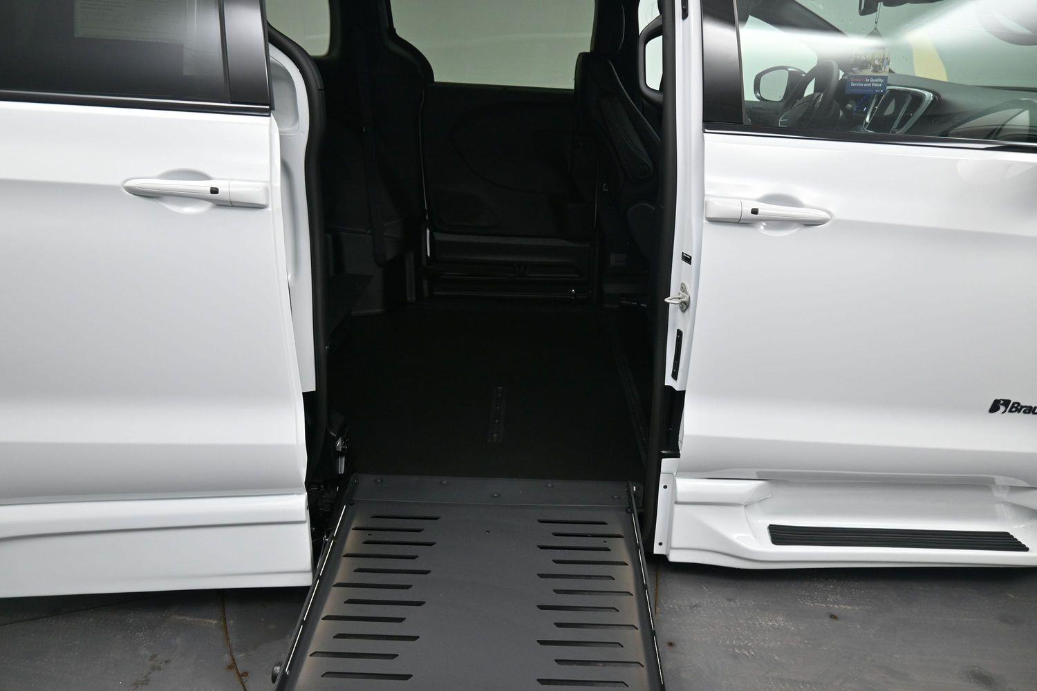 New 2027 Chrysler Pacifica Select