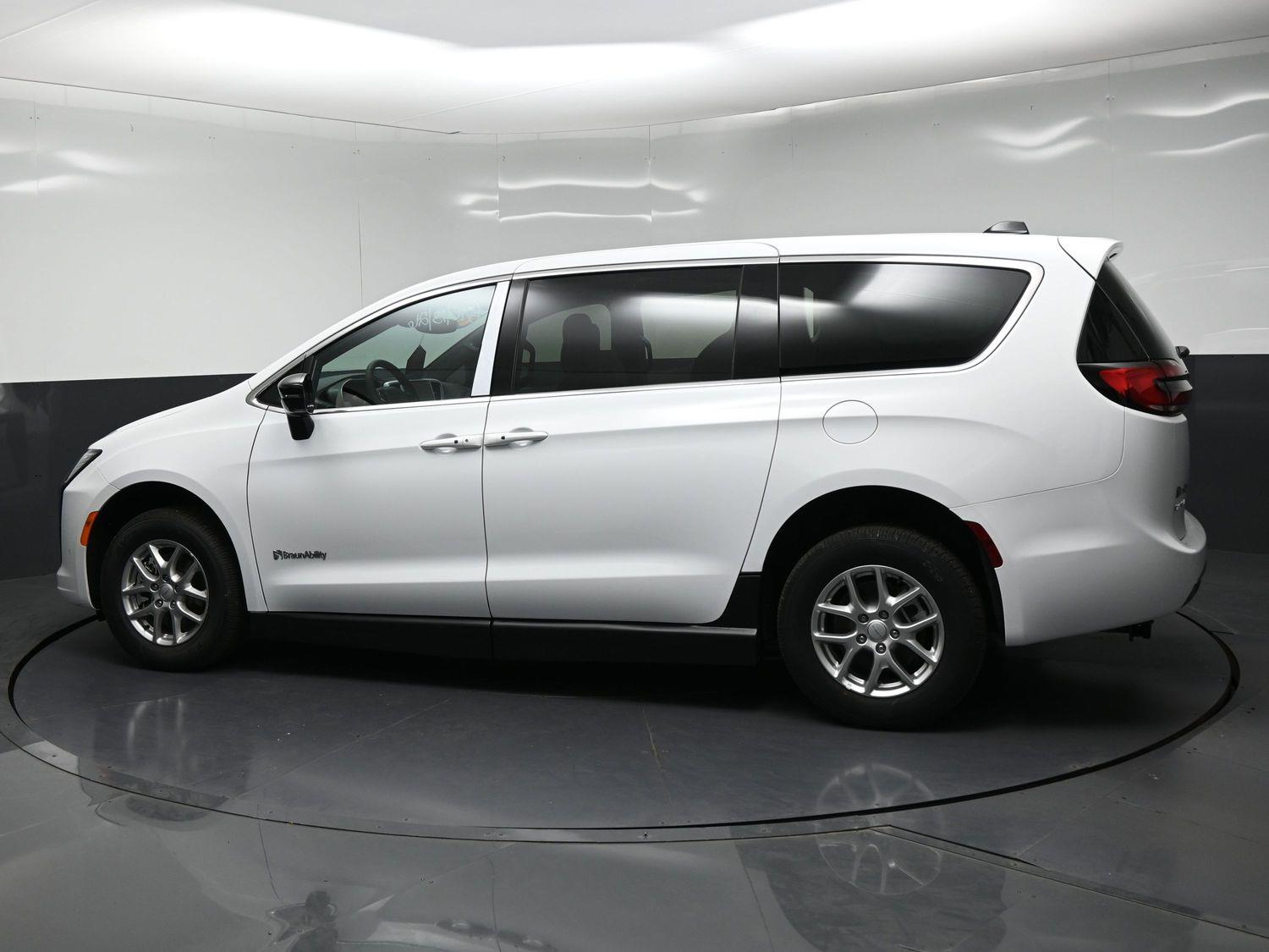 New 2027 Chrysler Pacifica Select