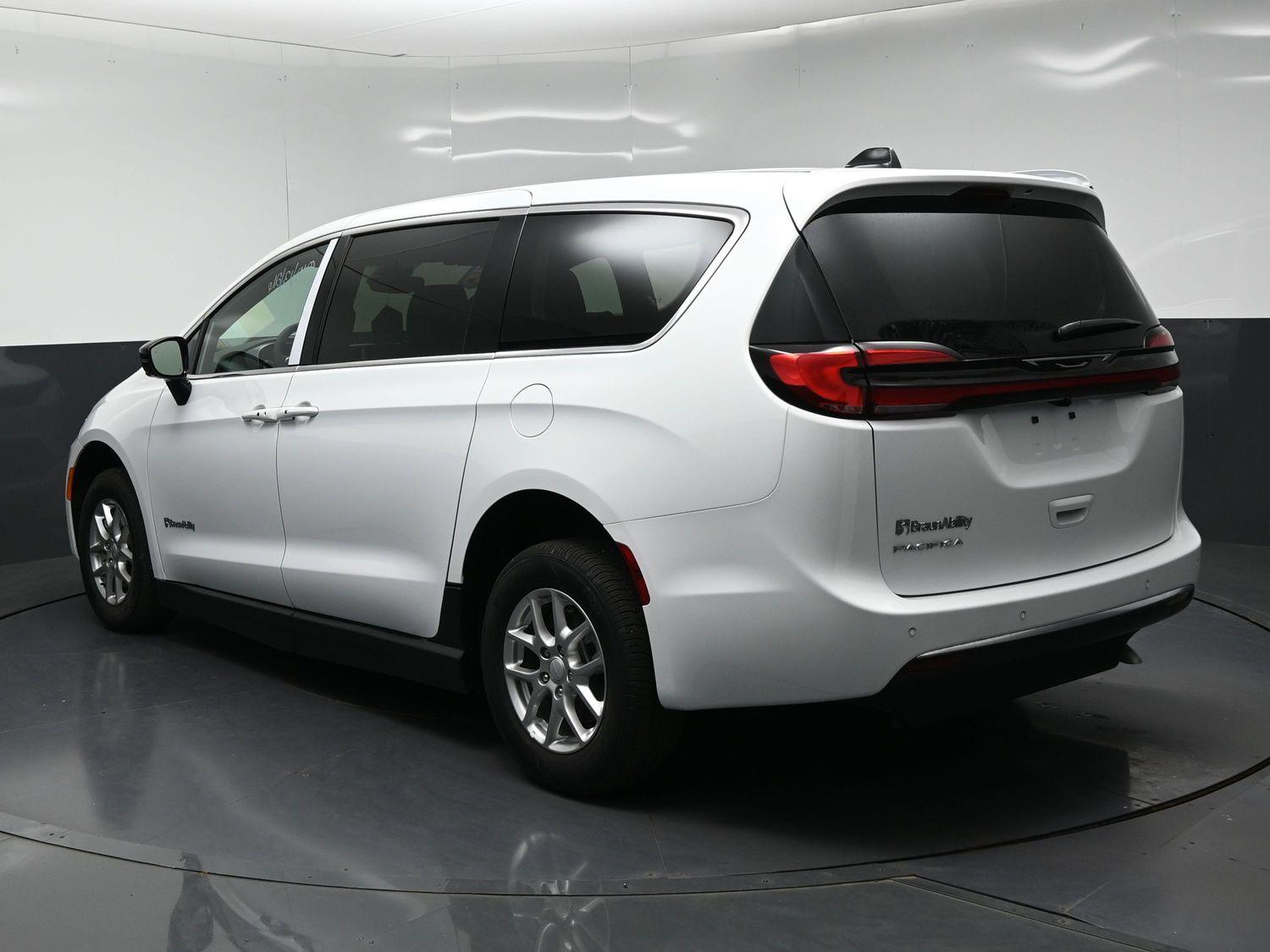 New 2027 Chrysler Pacifica Select