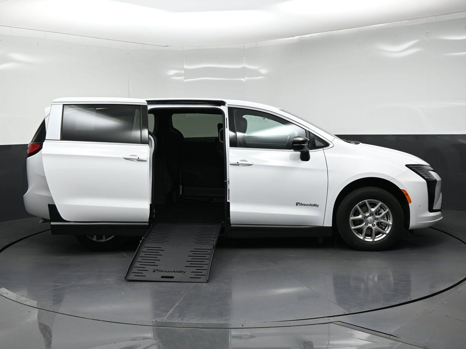 New 2027 Chrysler Pacifica Select