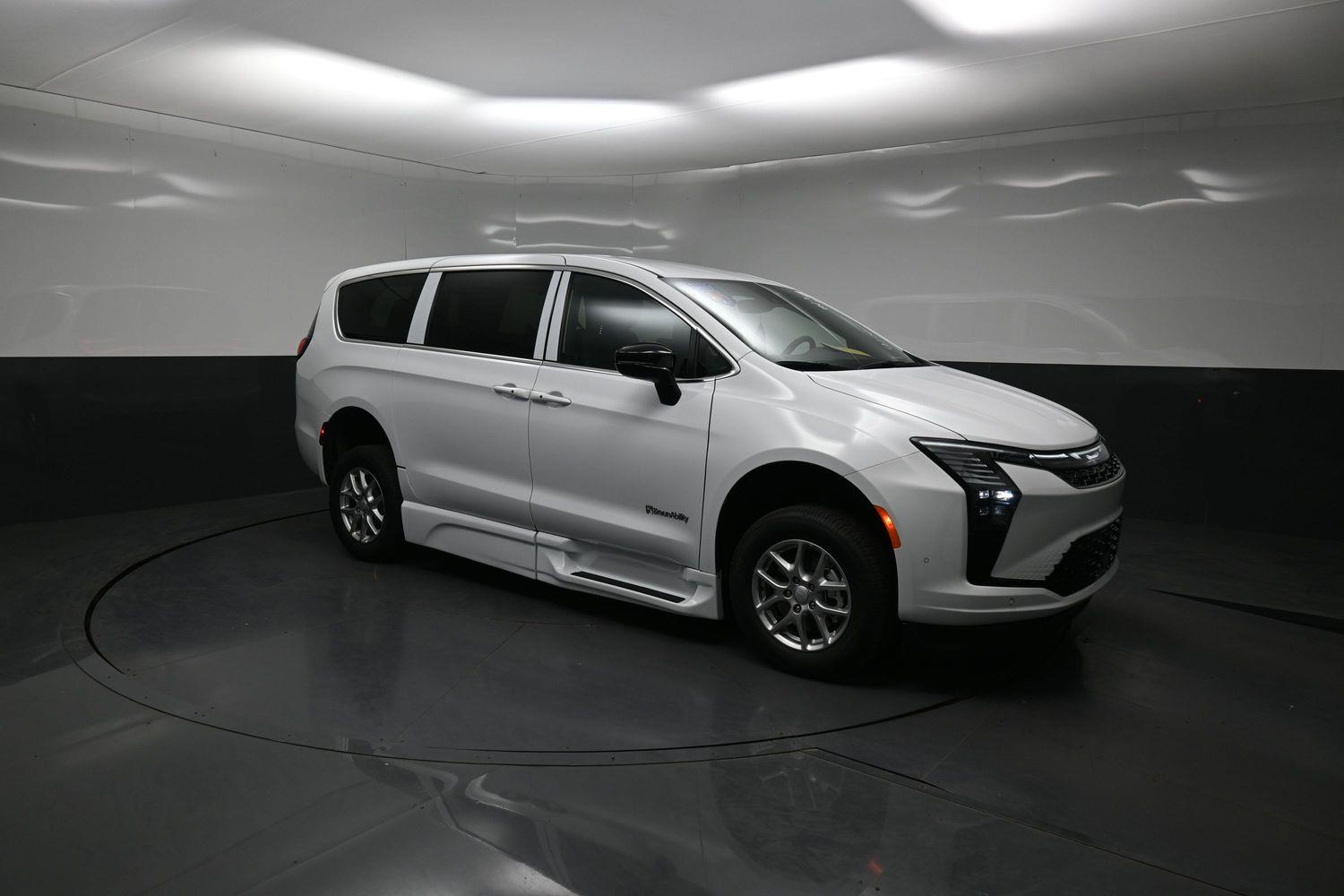 New 2027 Chrysler Pacifica Select