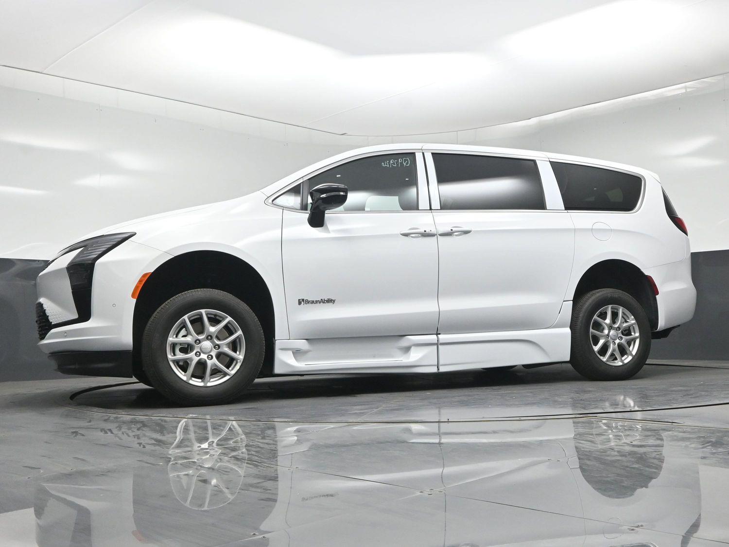 New 2027 Chrysler Pacifica Select