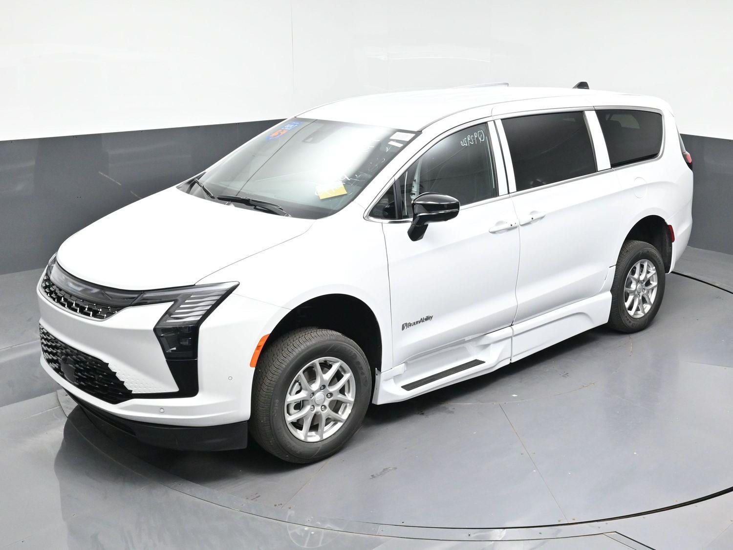 New 2027 Chrysler Pacifica Select