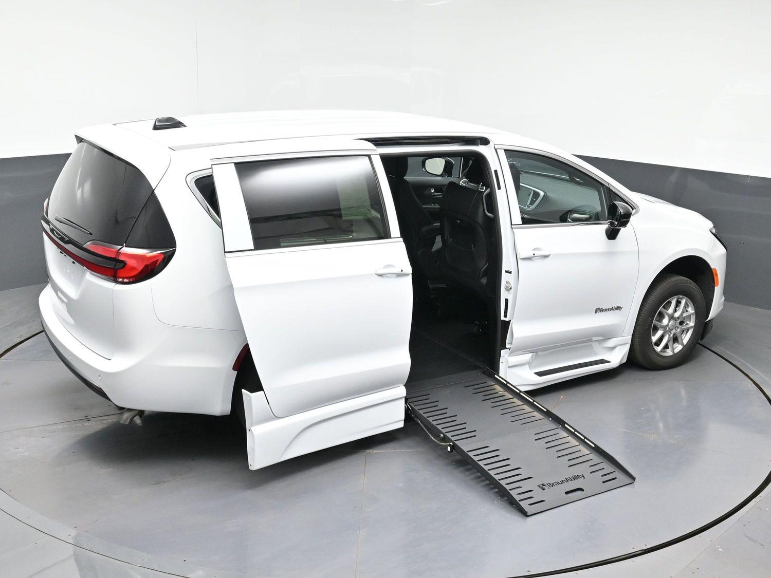 New 2027 Chrysler Pacifica Select