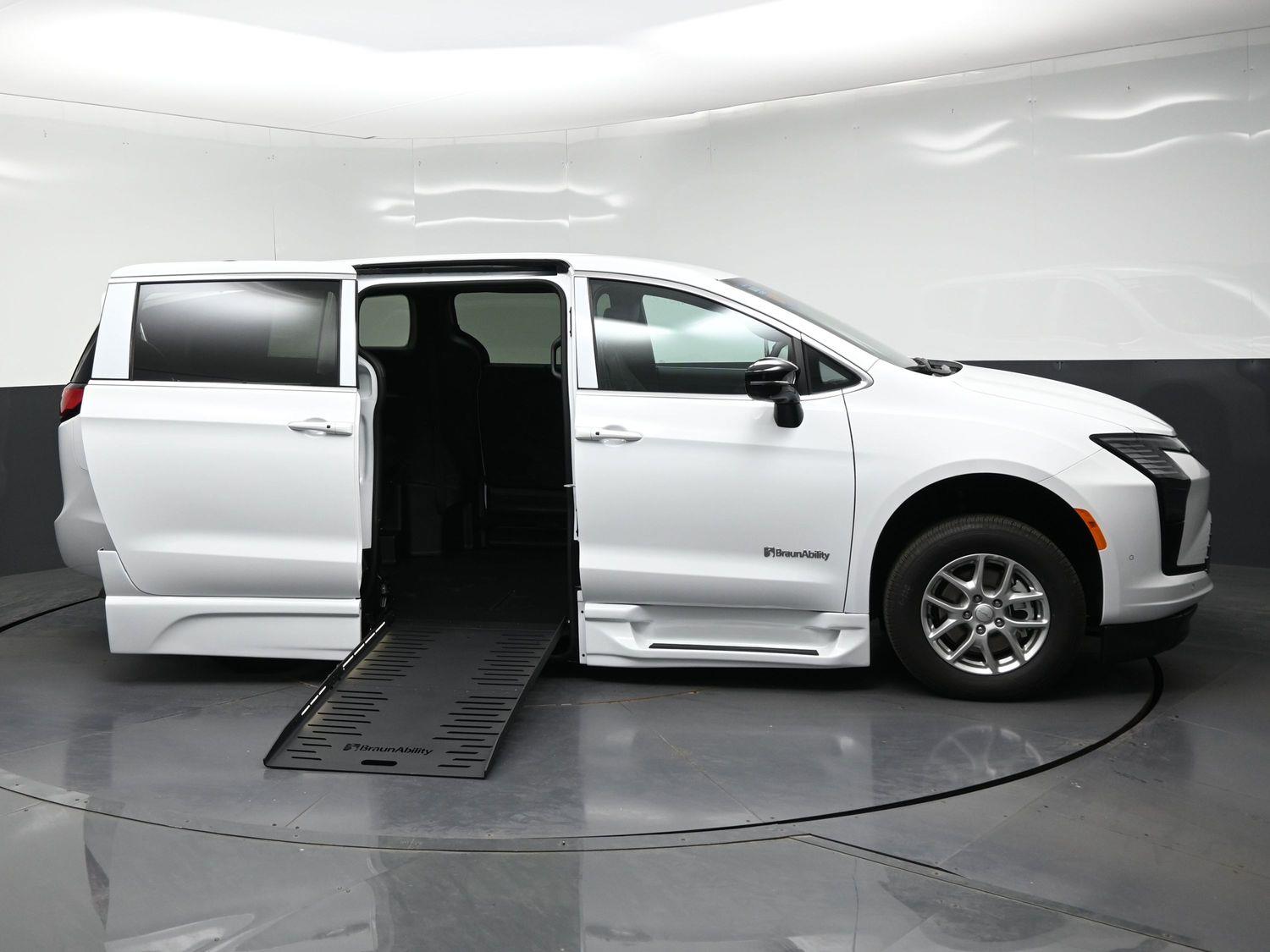 New 2027 Chrysler Pacifica Select