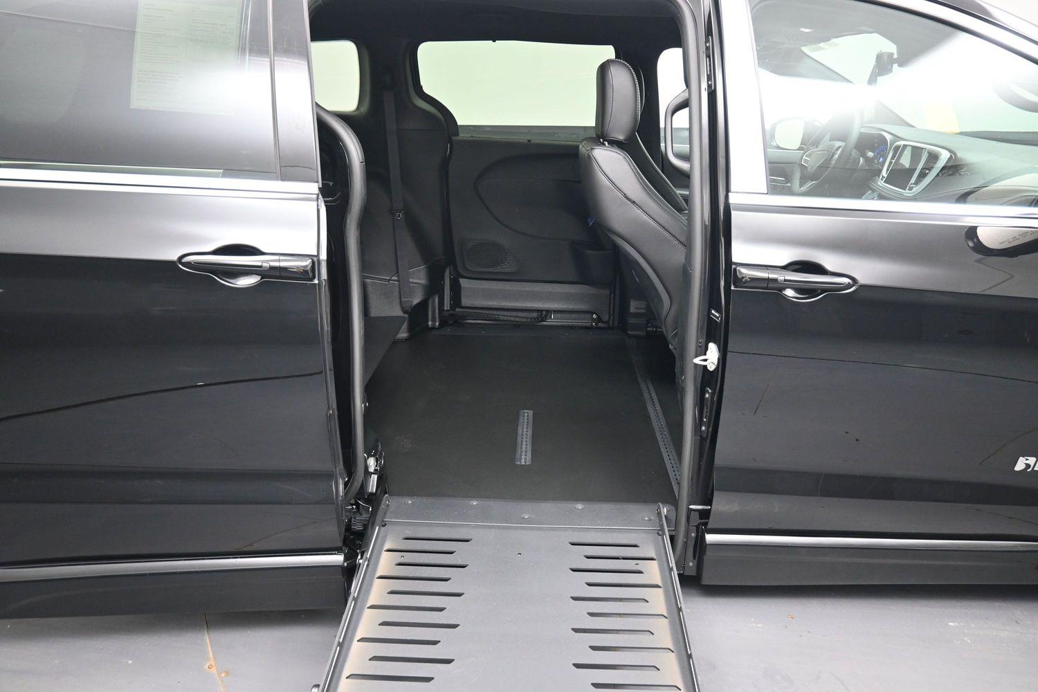 New 2027 Chrysler Pacifica Select