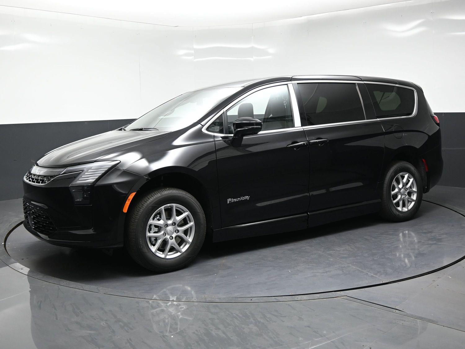 New 2027 Chrysler Pacifica Select