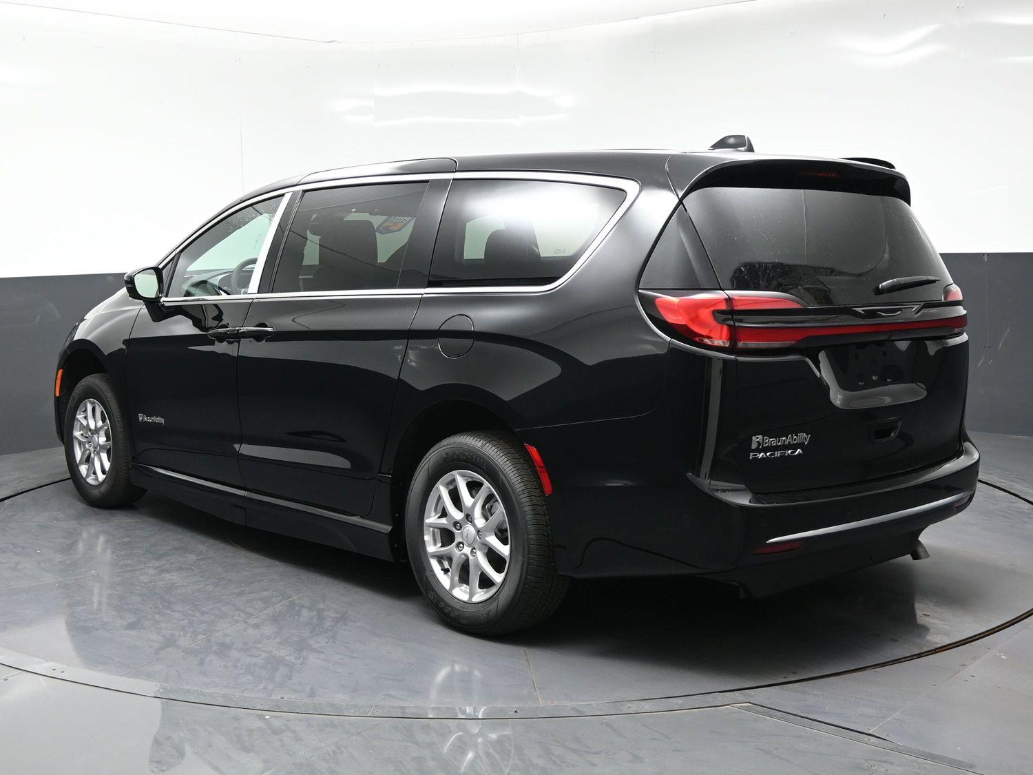 New 2027 Chrysler Pacifica Select
