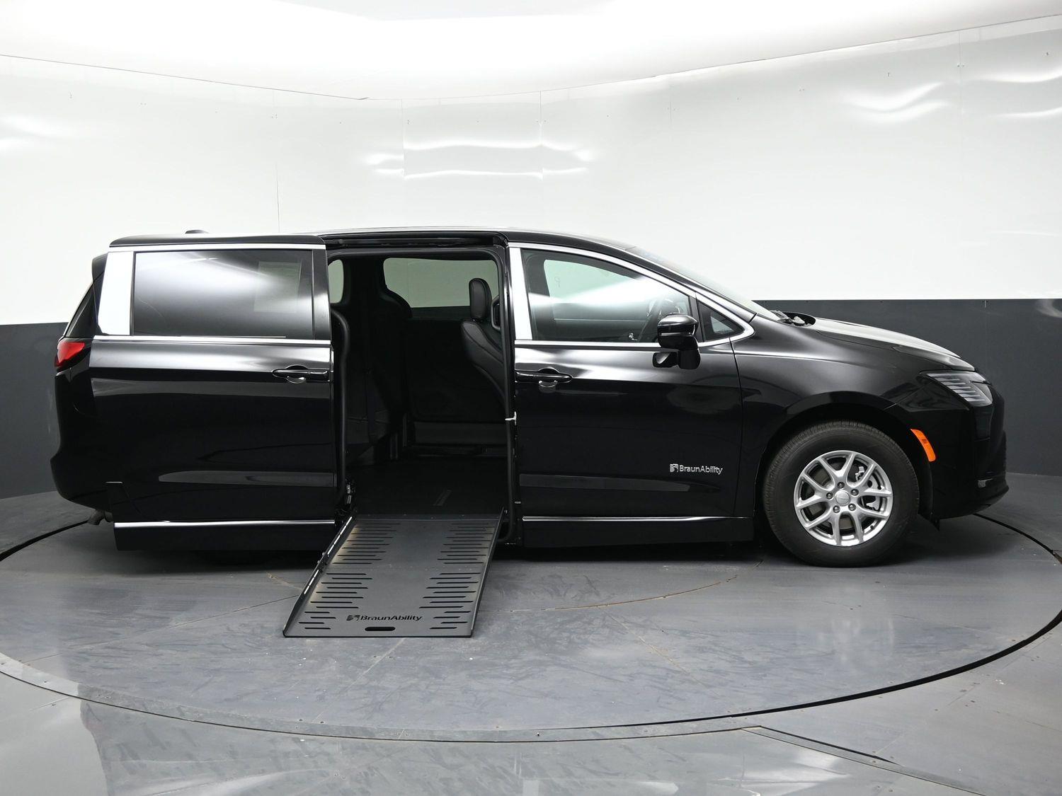 New 2027 Chrysler Pacifica Select