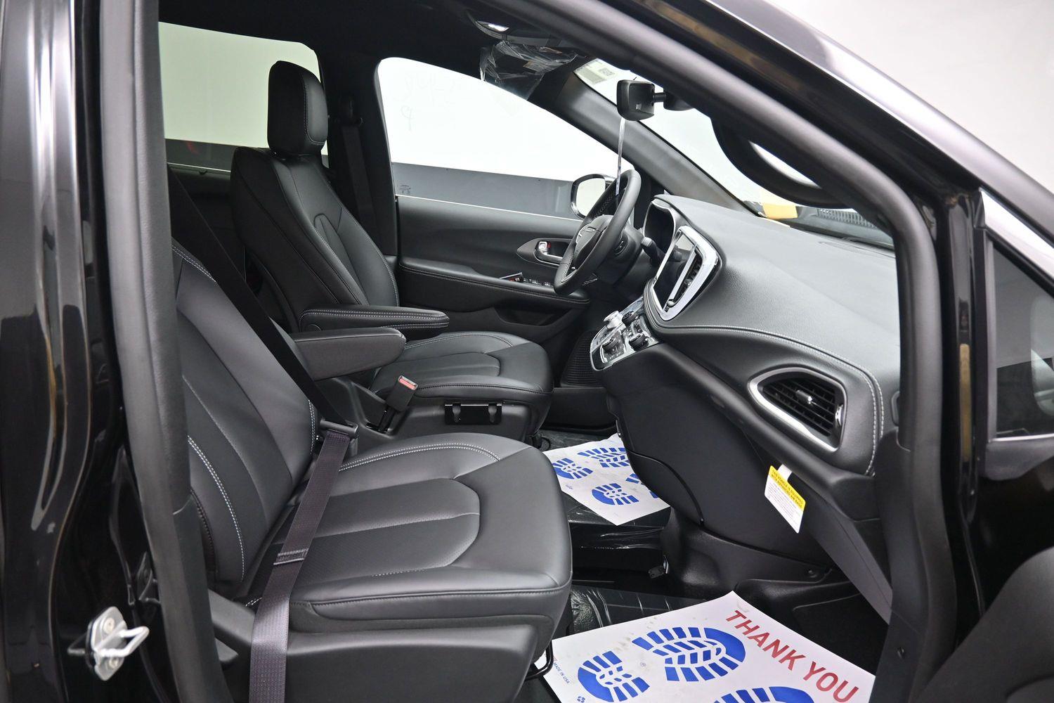 New 2027 Chrysler Pacifica Select
