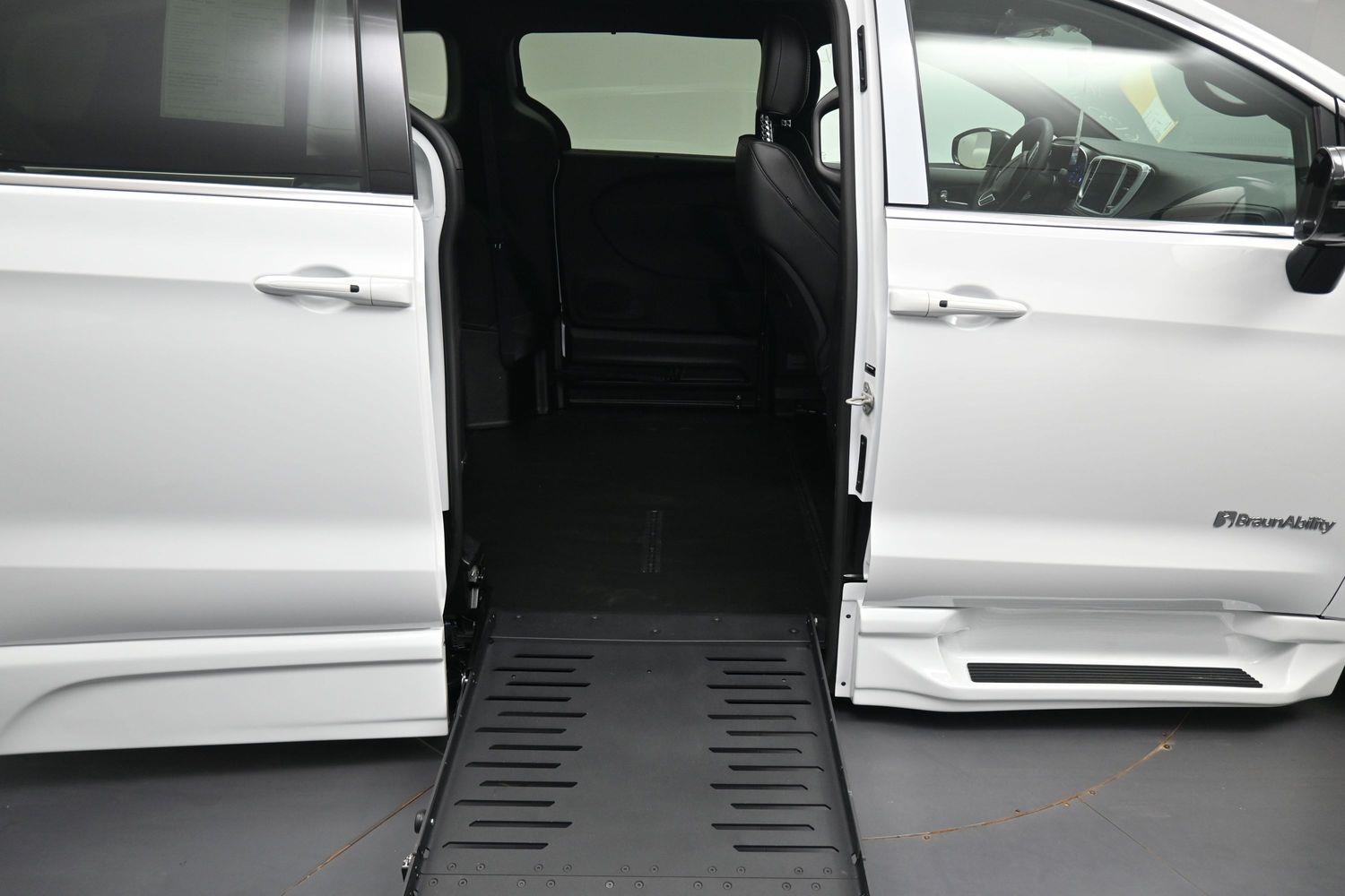 New 2027 Chrysler Pacifica Select