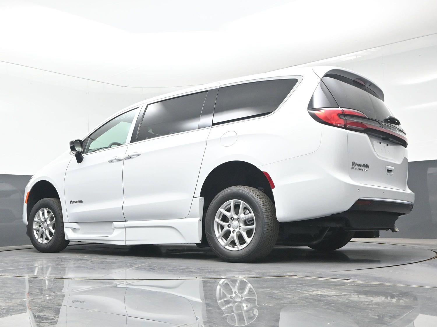 New 2027 Chrysler Pacifica Select