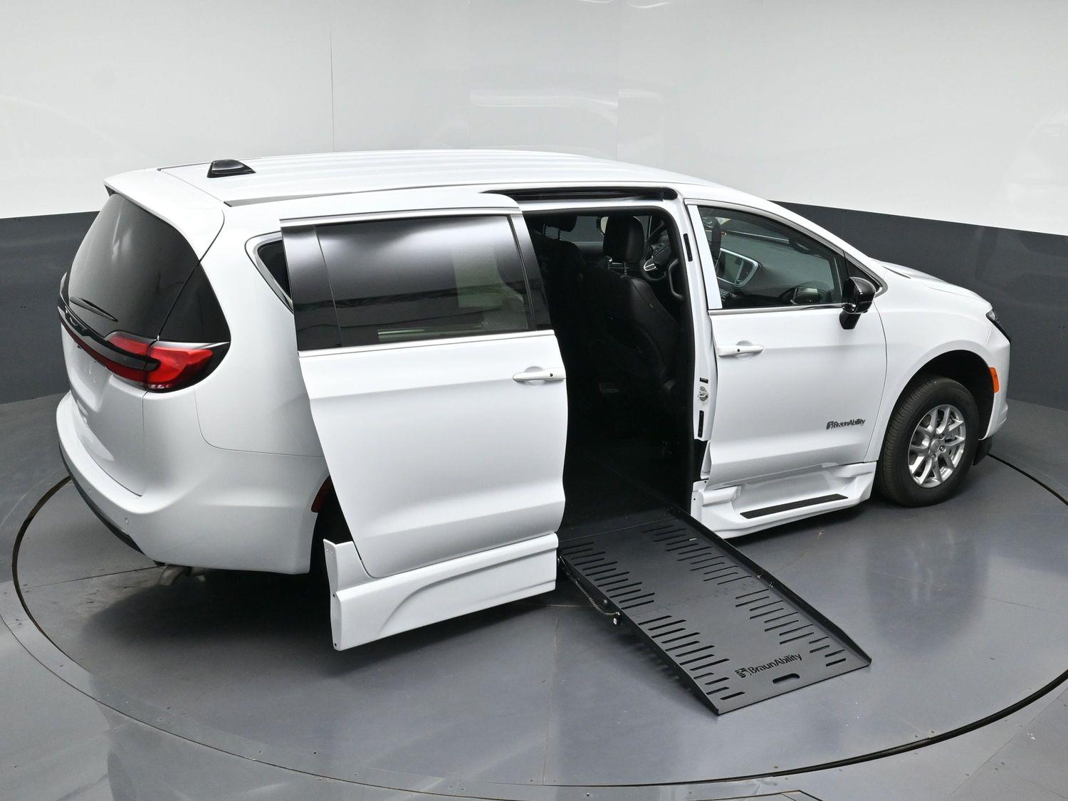 New 2027 Chrysler Pacifica Select