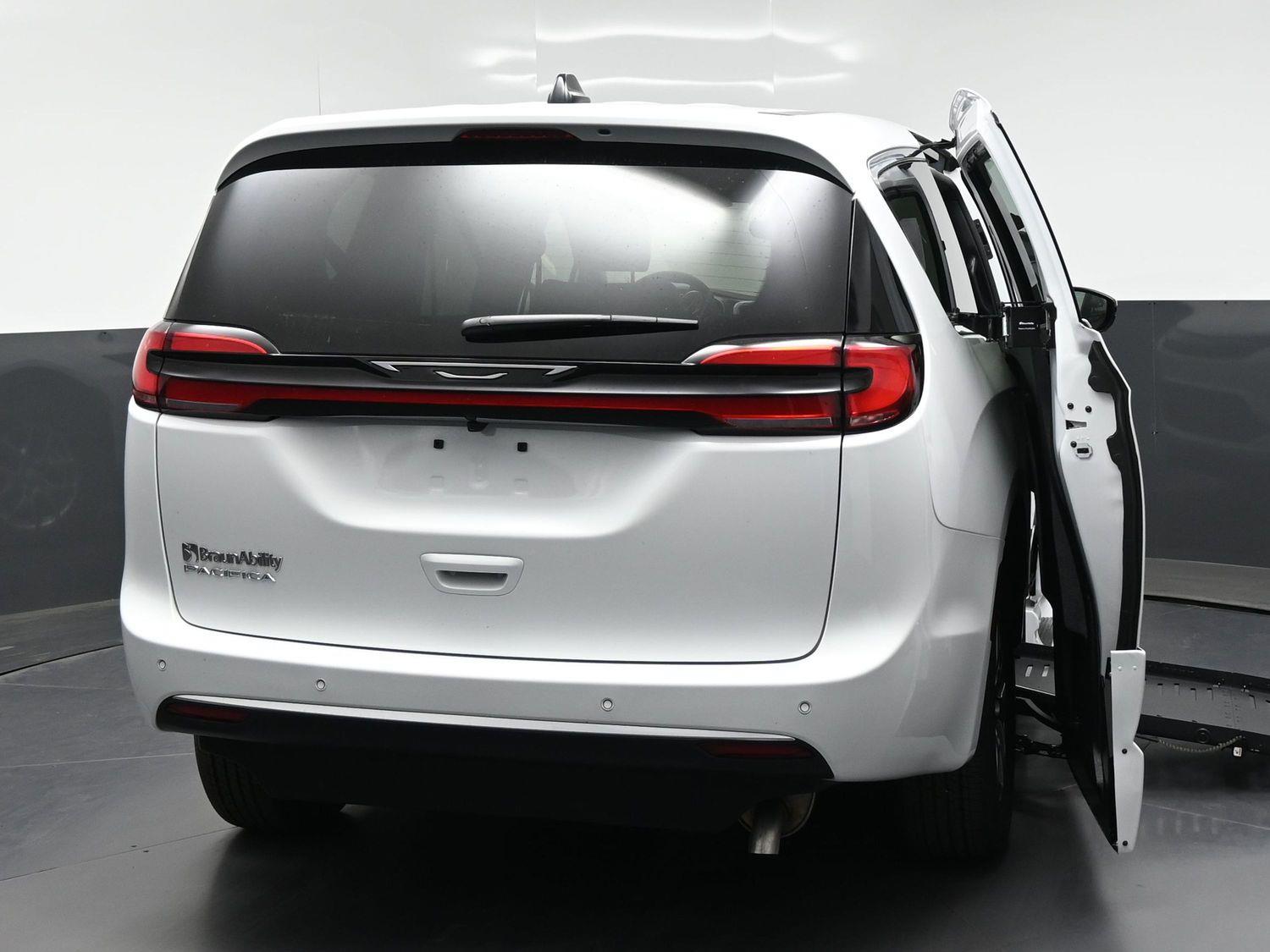 New 2027 Chrysler Pacifica Select