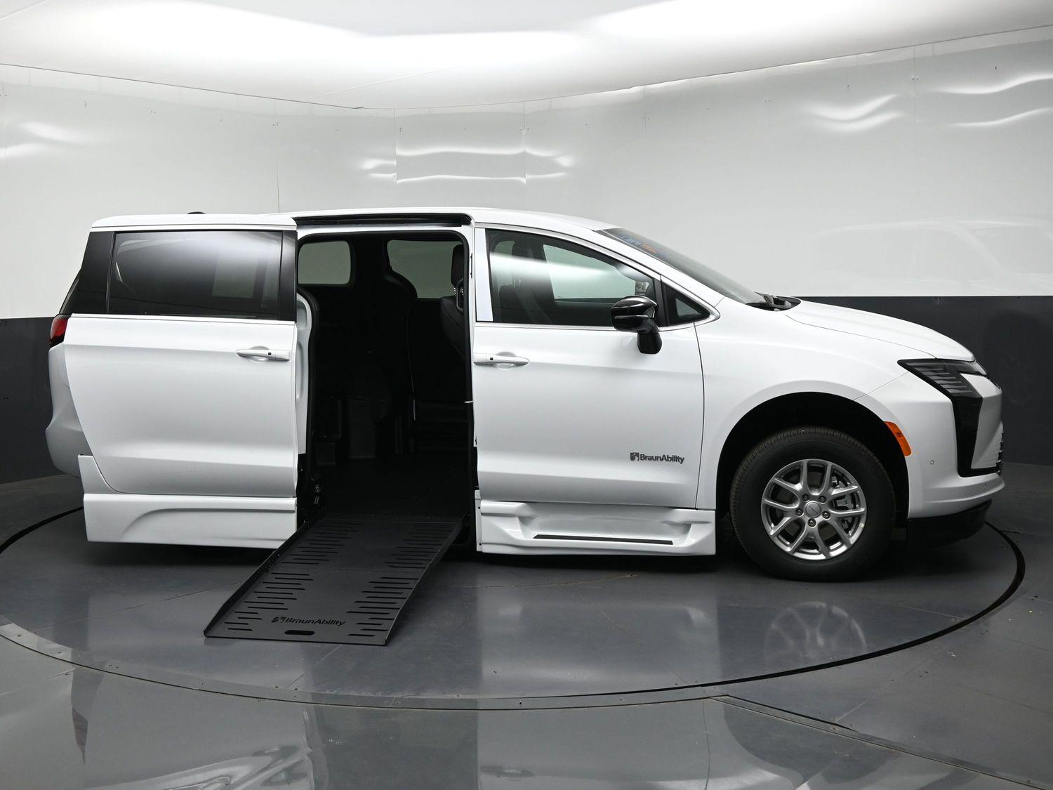 New 2027 Chrysler Pacifica Select