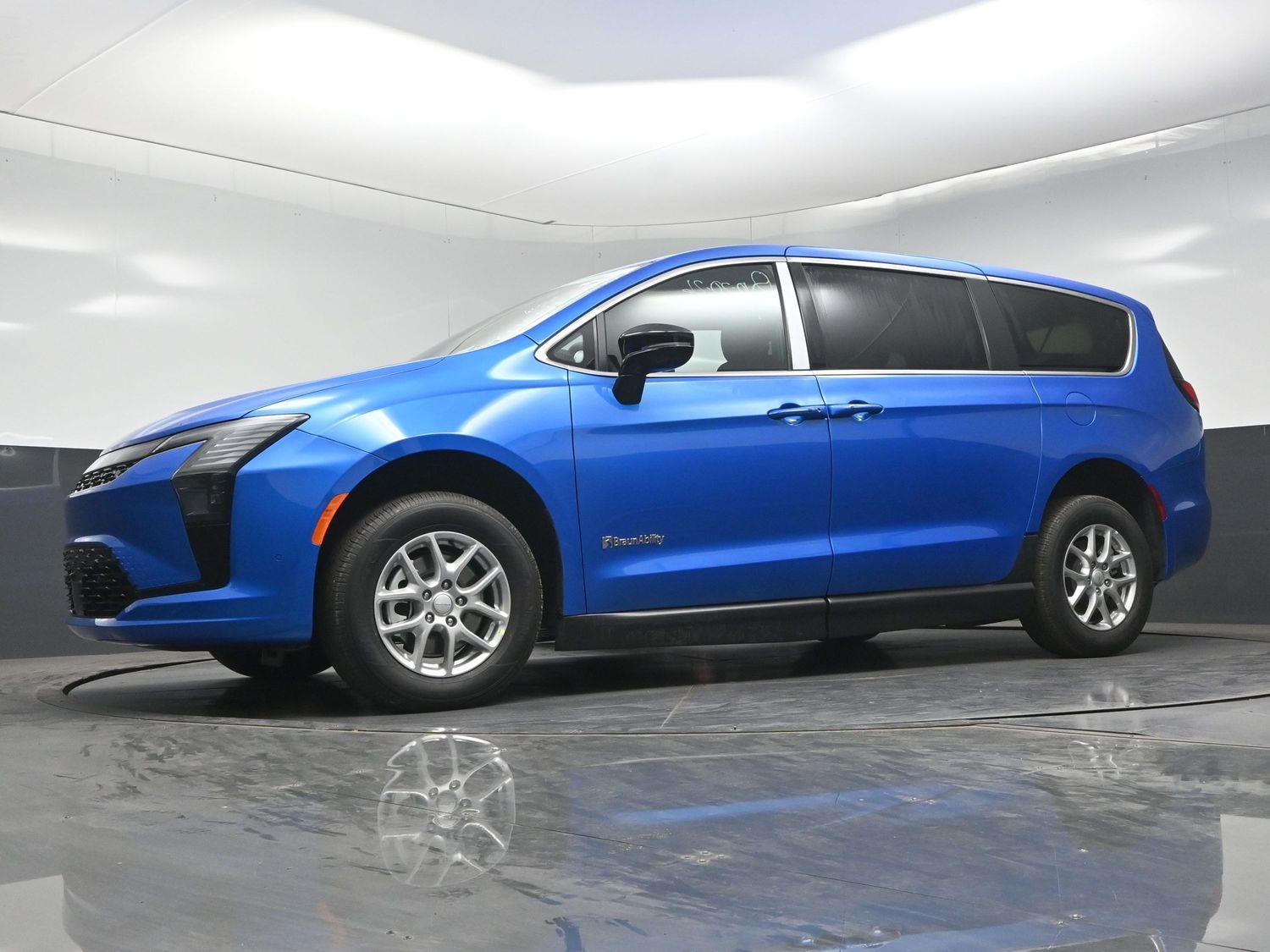New 2027 Chrysler Pacifica Select