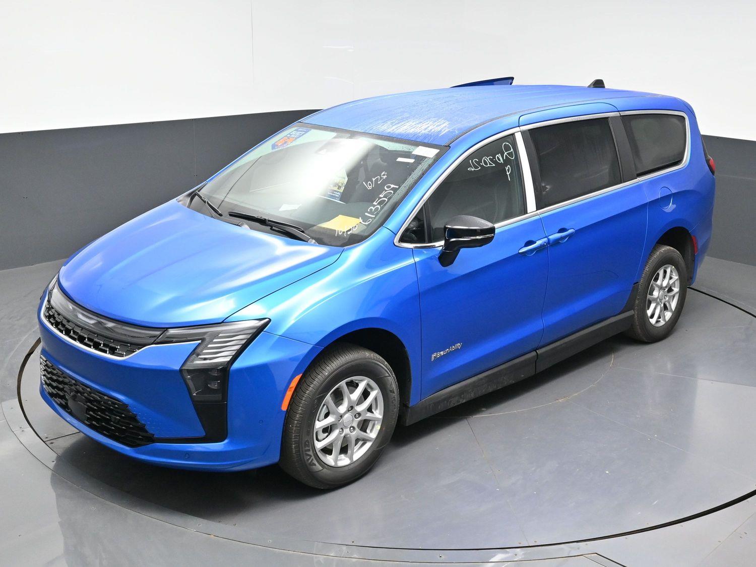New 2027 Chrysler Pacifica Select