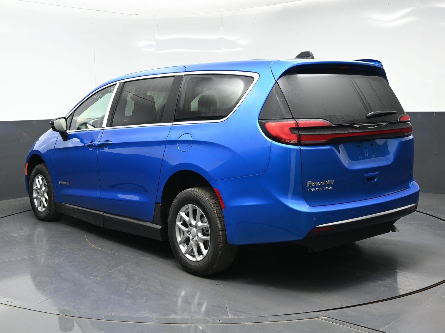 New 2027 Chrysler Pacifica Select