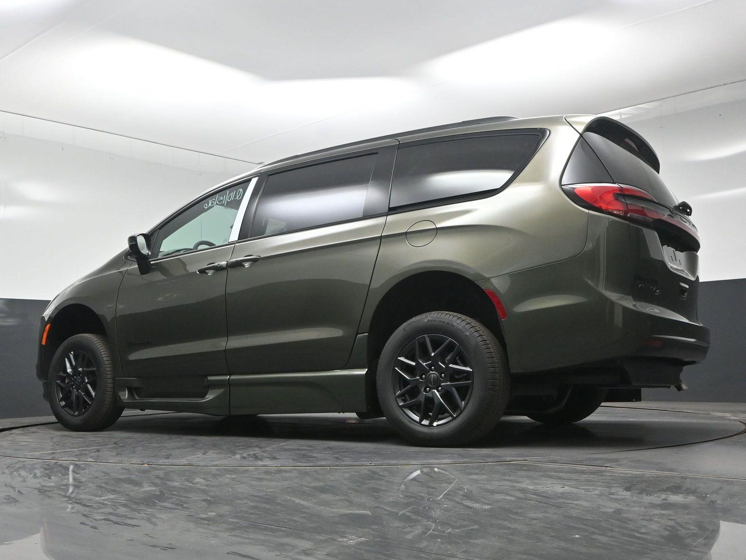 New 2027 Chrysler Pacifica Select
