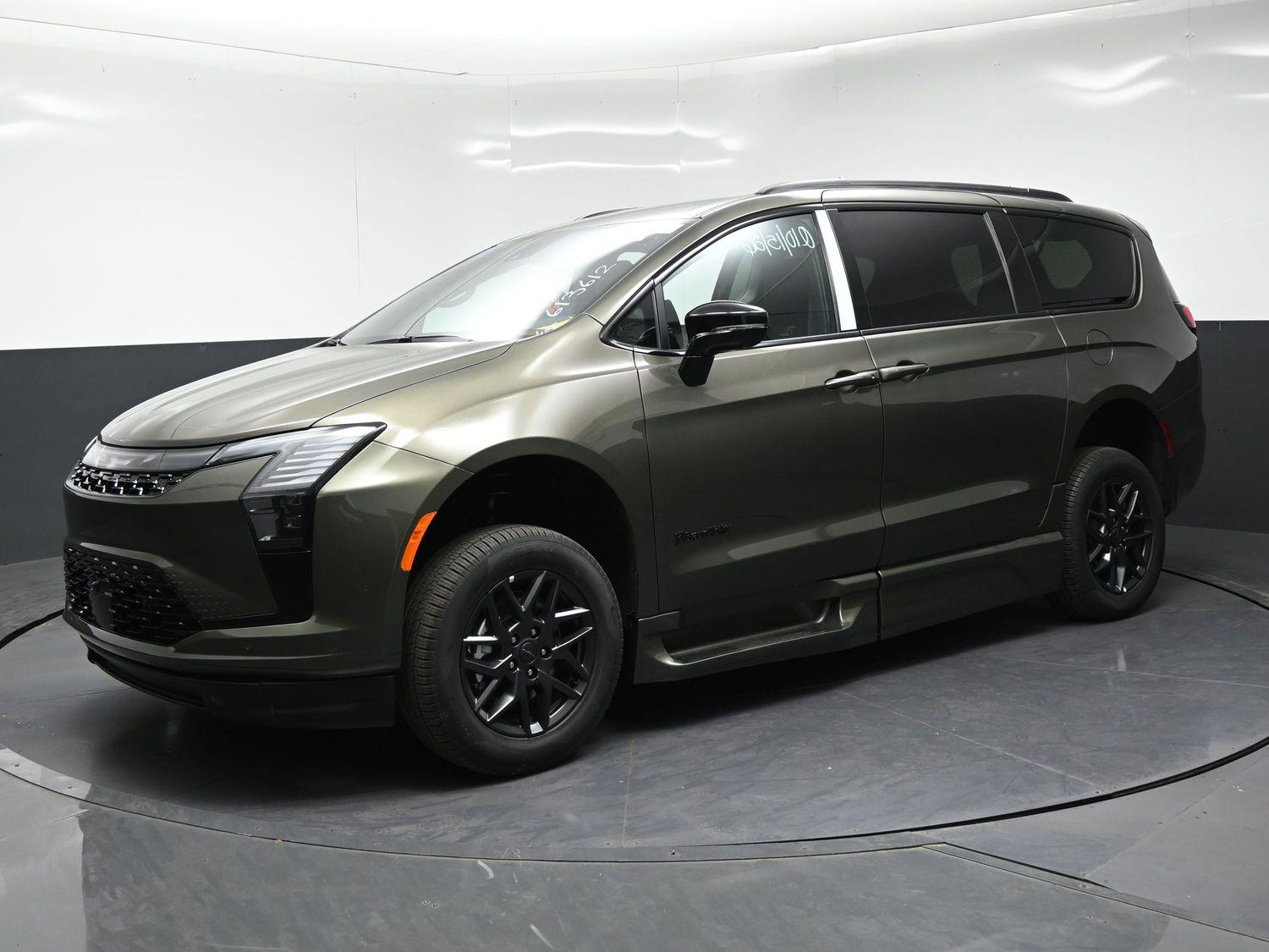 New 2027 Chrysler Pacifica Select